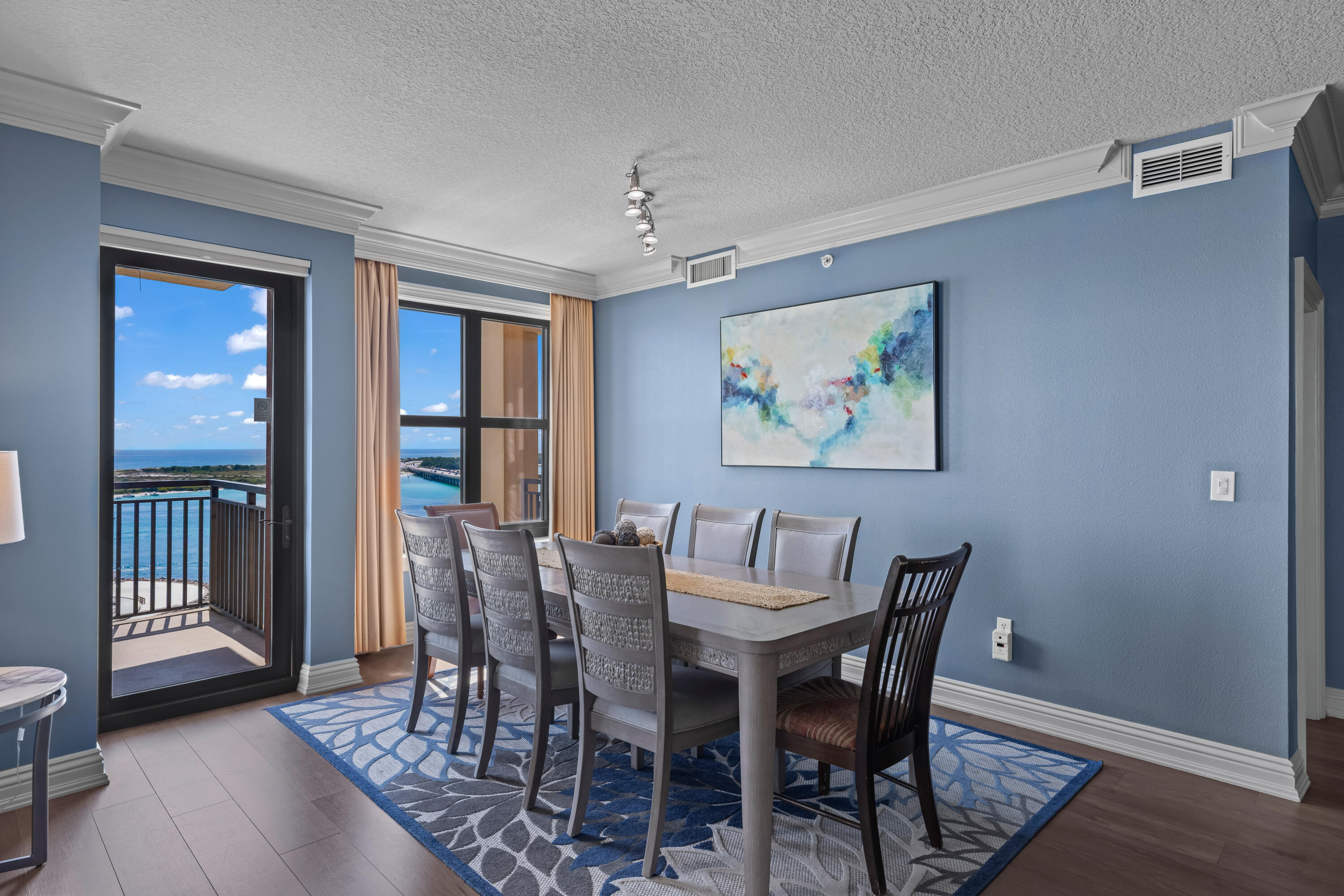 EMERALD GRANDE - Residential