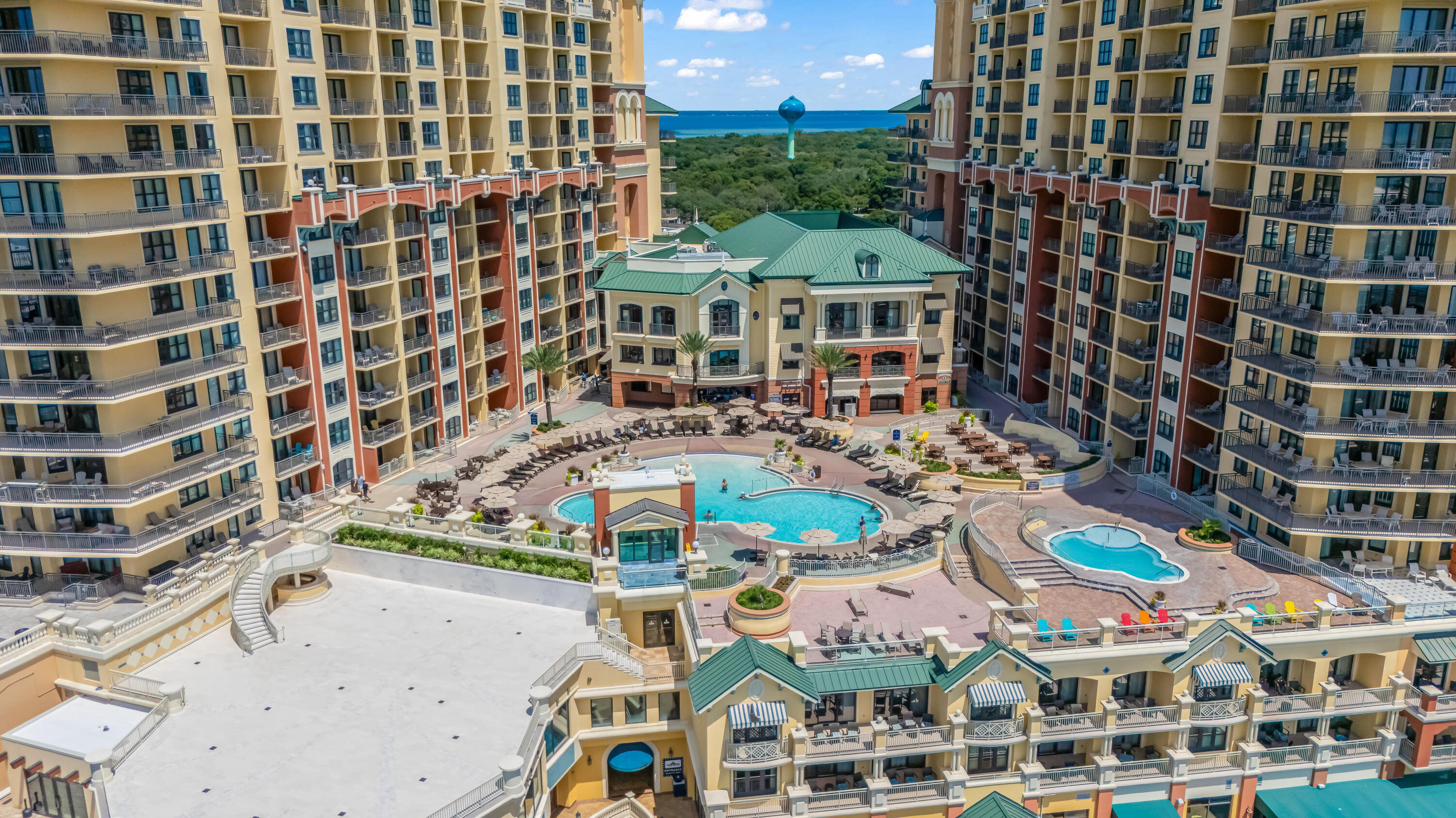 EMERALD GRANDE - Residential