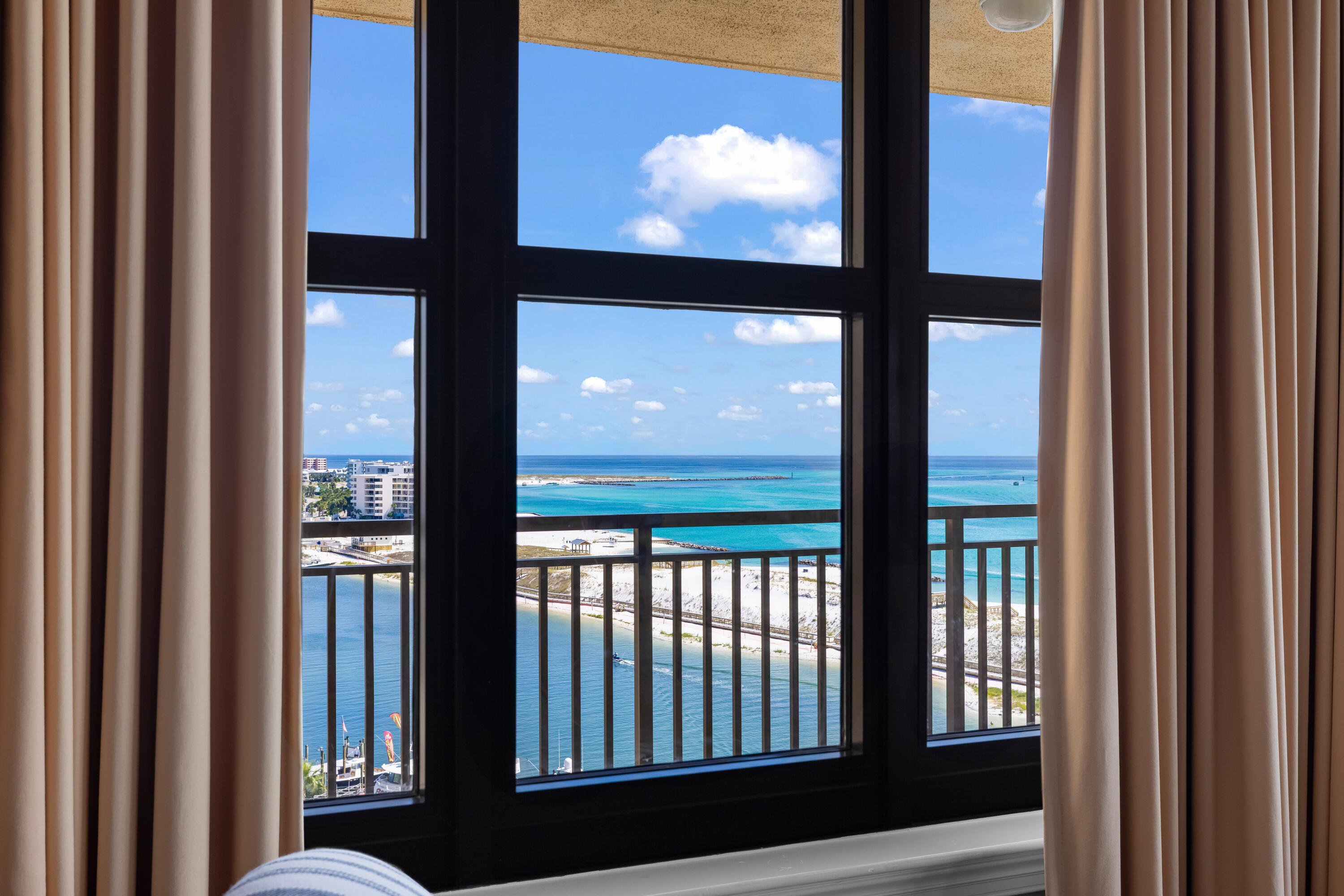 EMERALD GRANDE - Residential