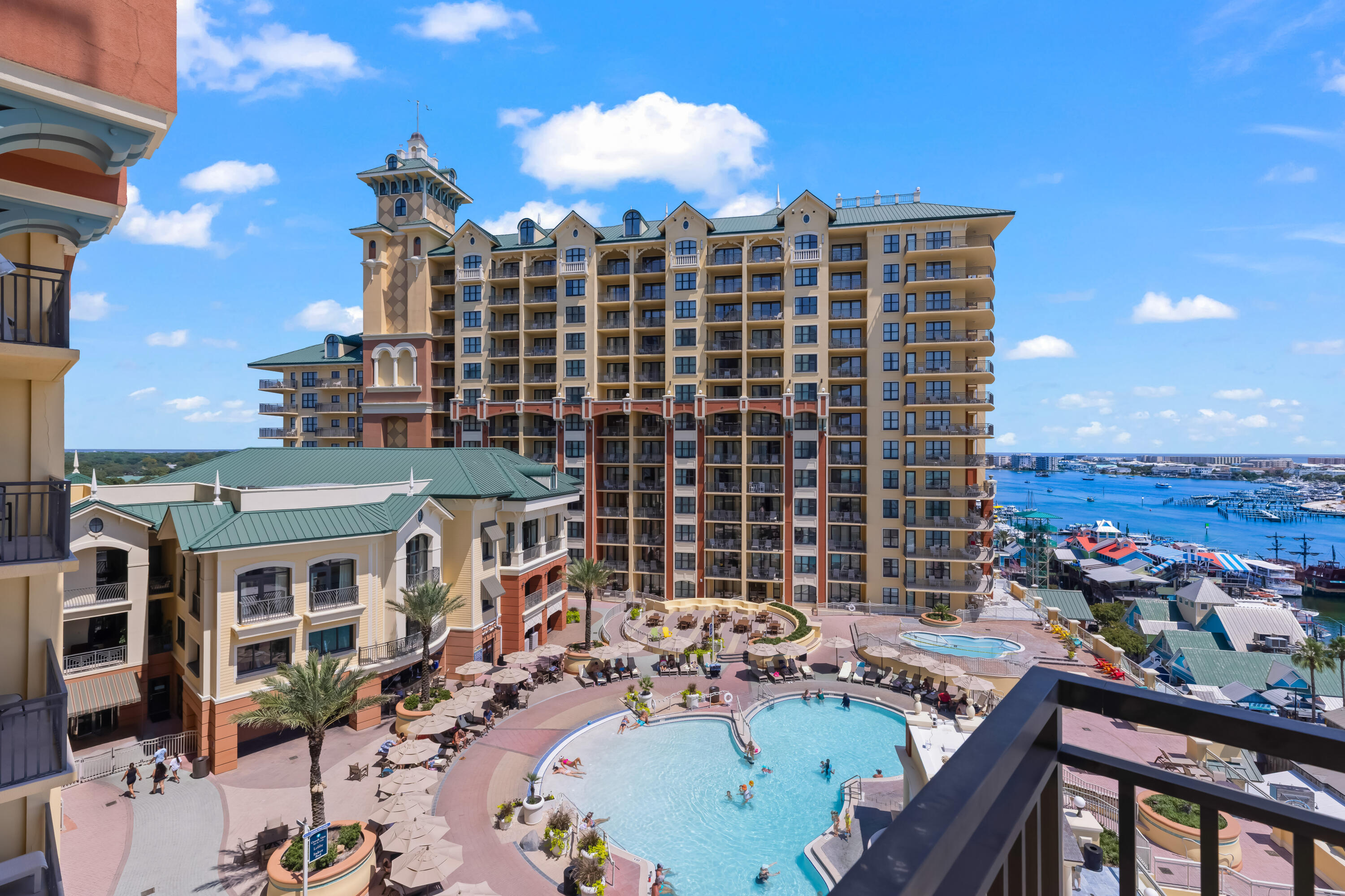 EMERALD GRANDE - Residential