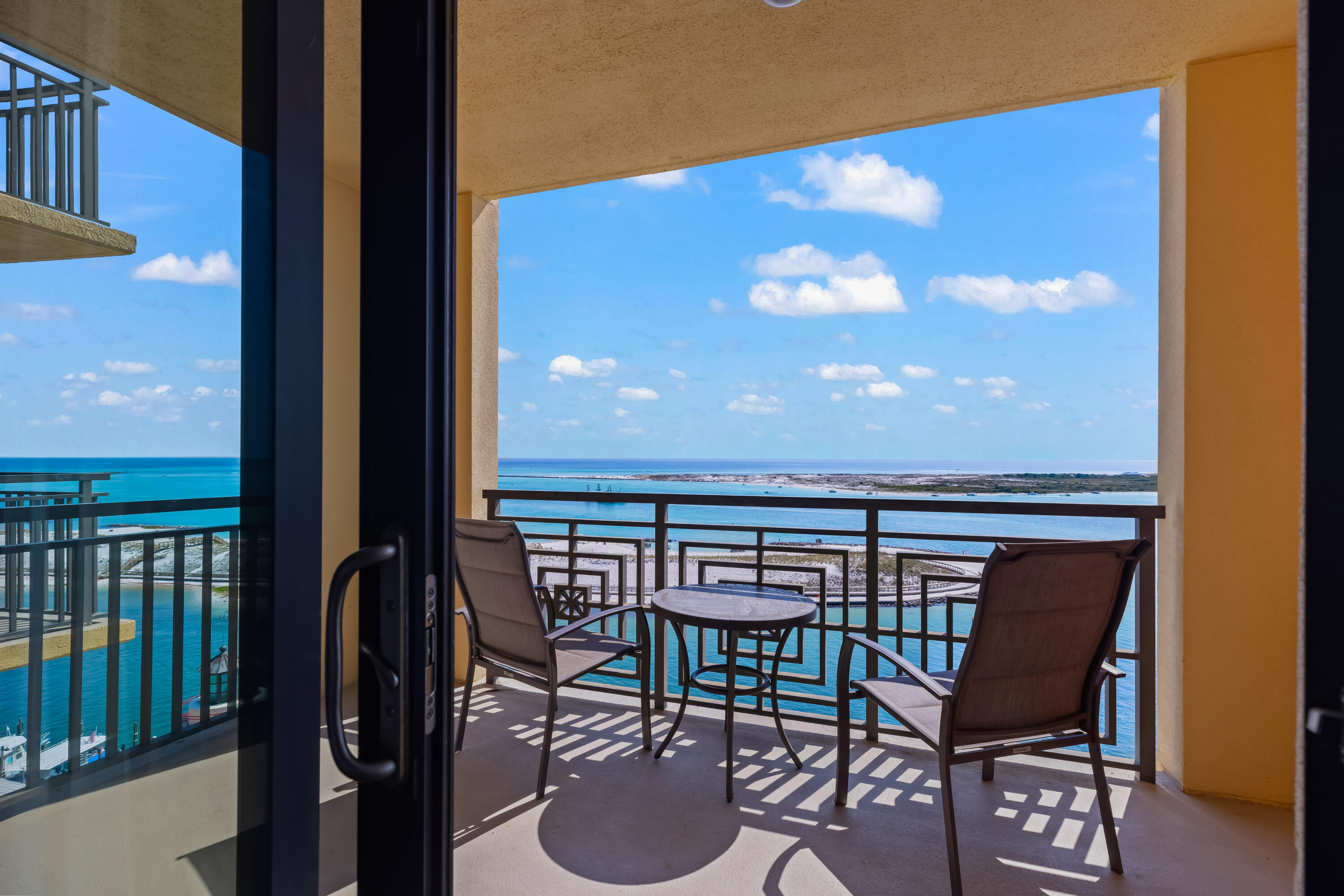 EMERALD GRANDE - Residential