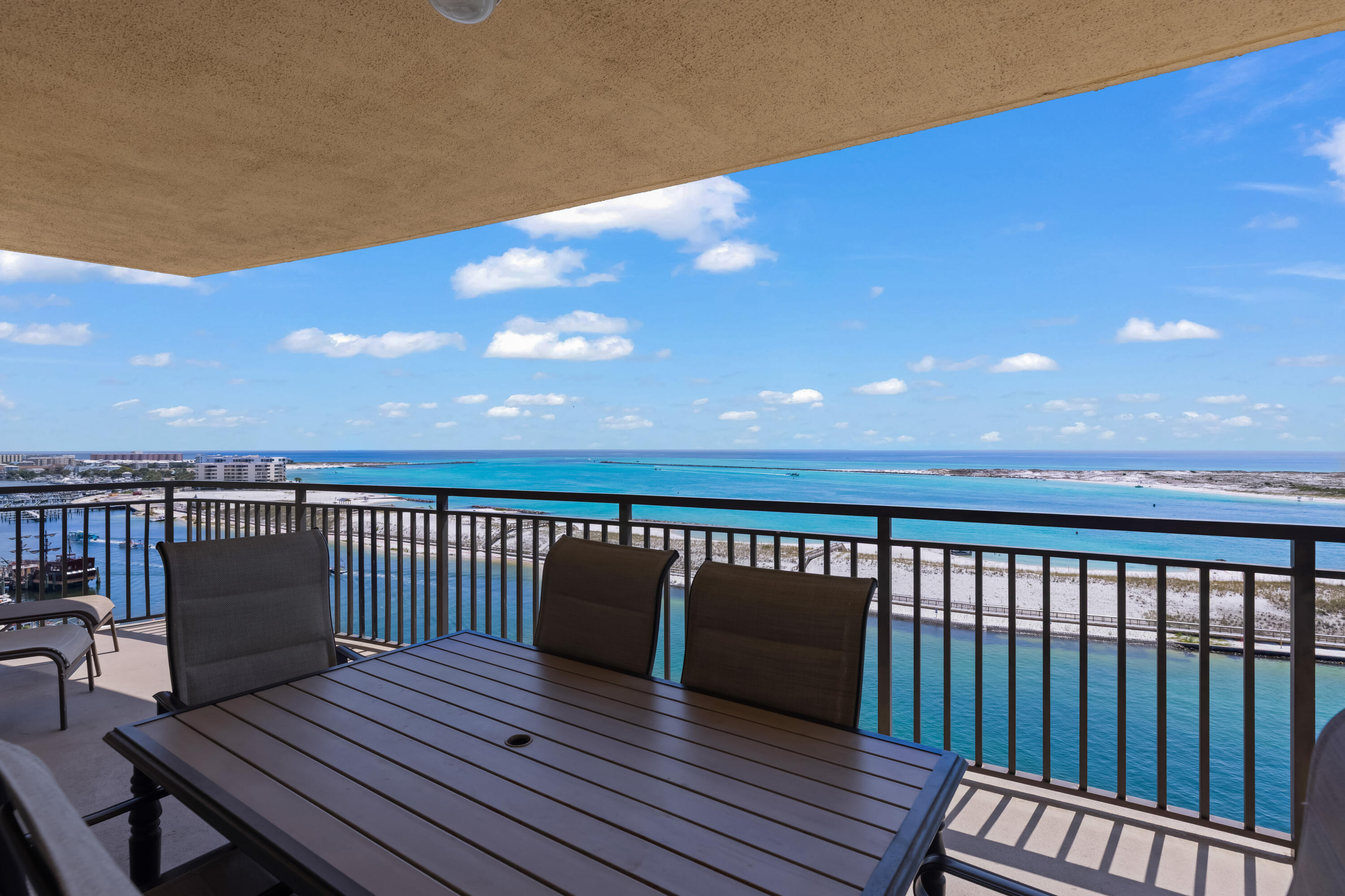 EMERALD GRANDE - Residential