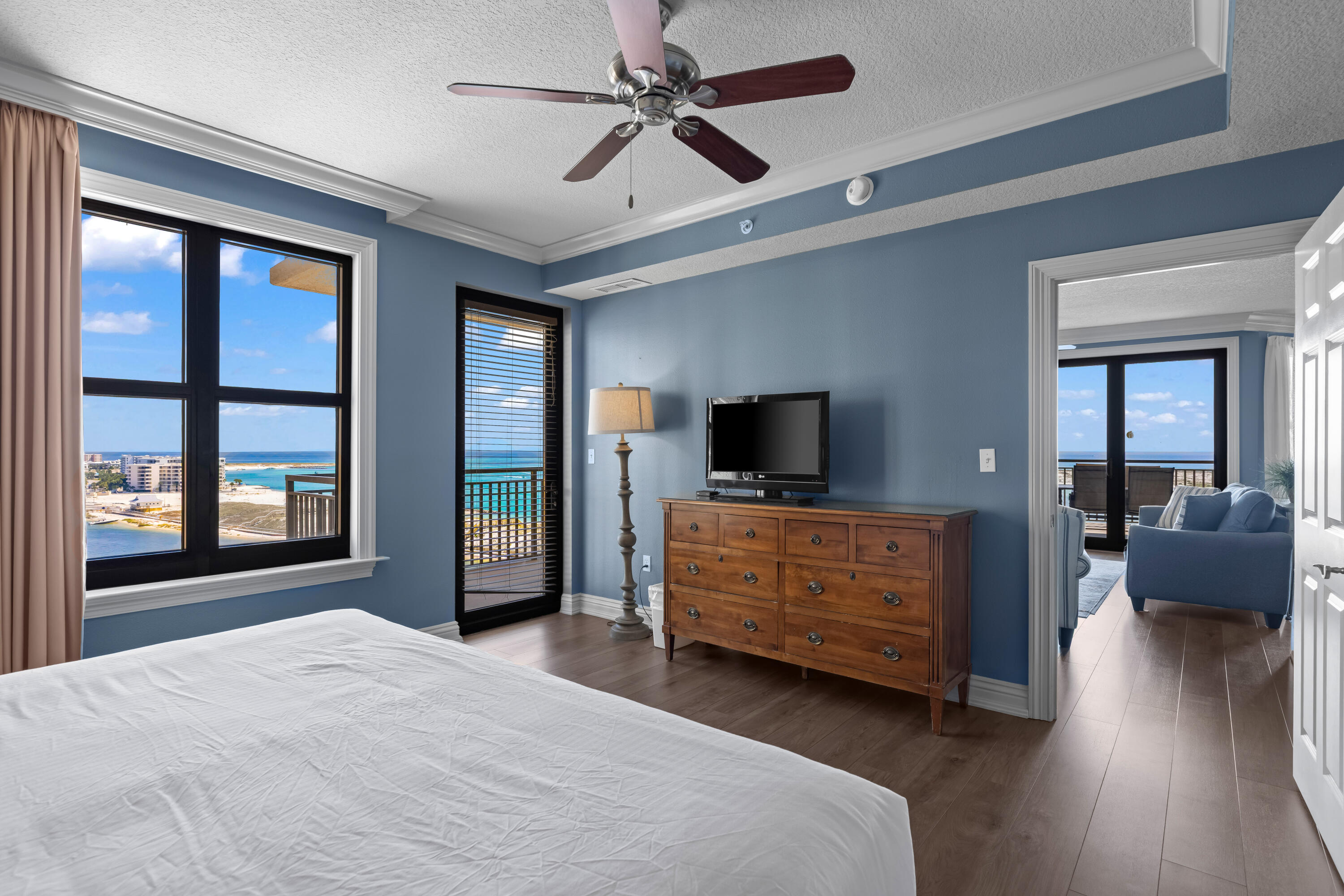 EMERALD GRANDE - Residential