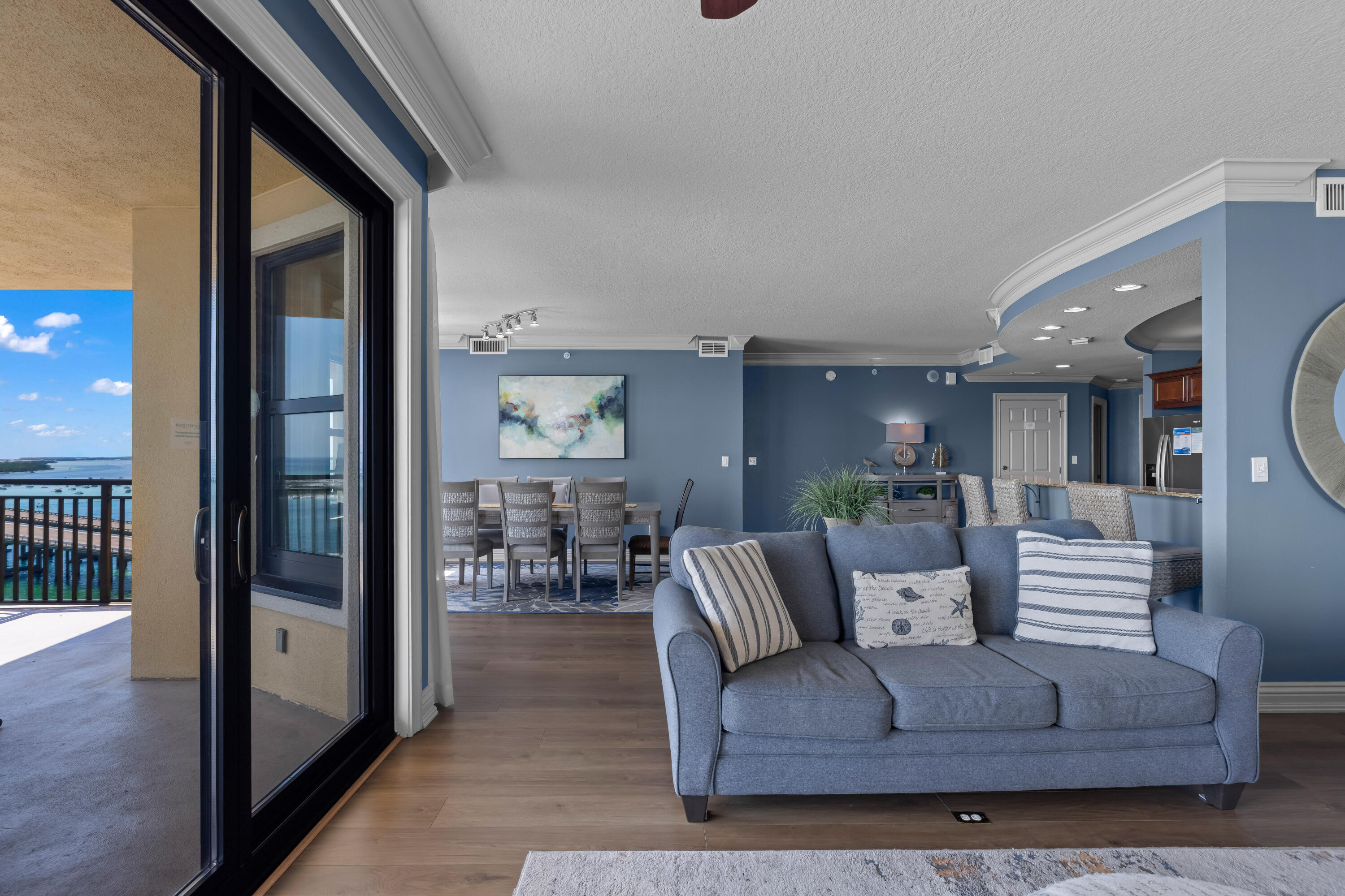 EMERALD GRANDE - Residential