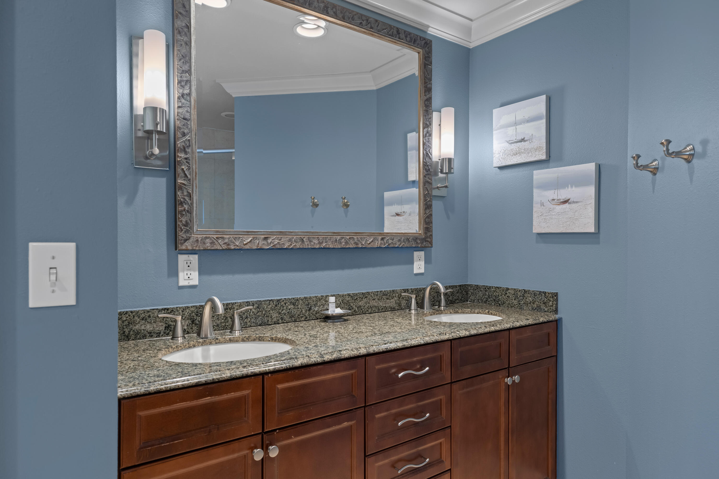 EMERALD GRANDE - Residential