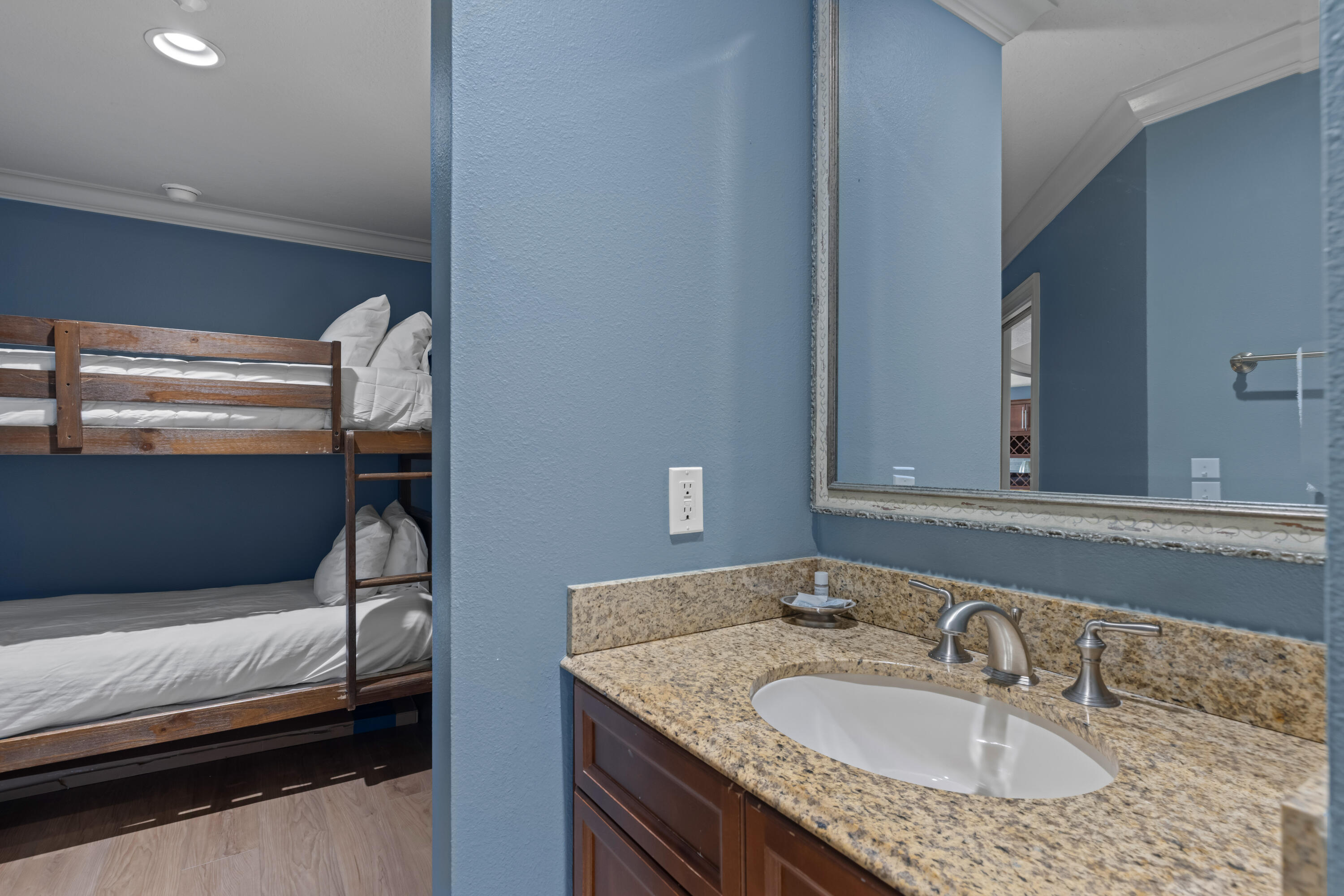 EMERALD GRANDE - Residential