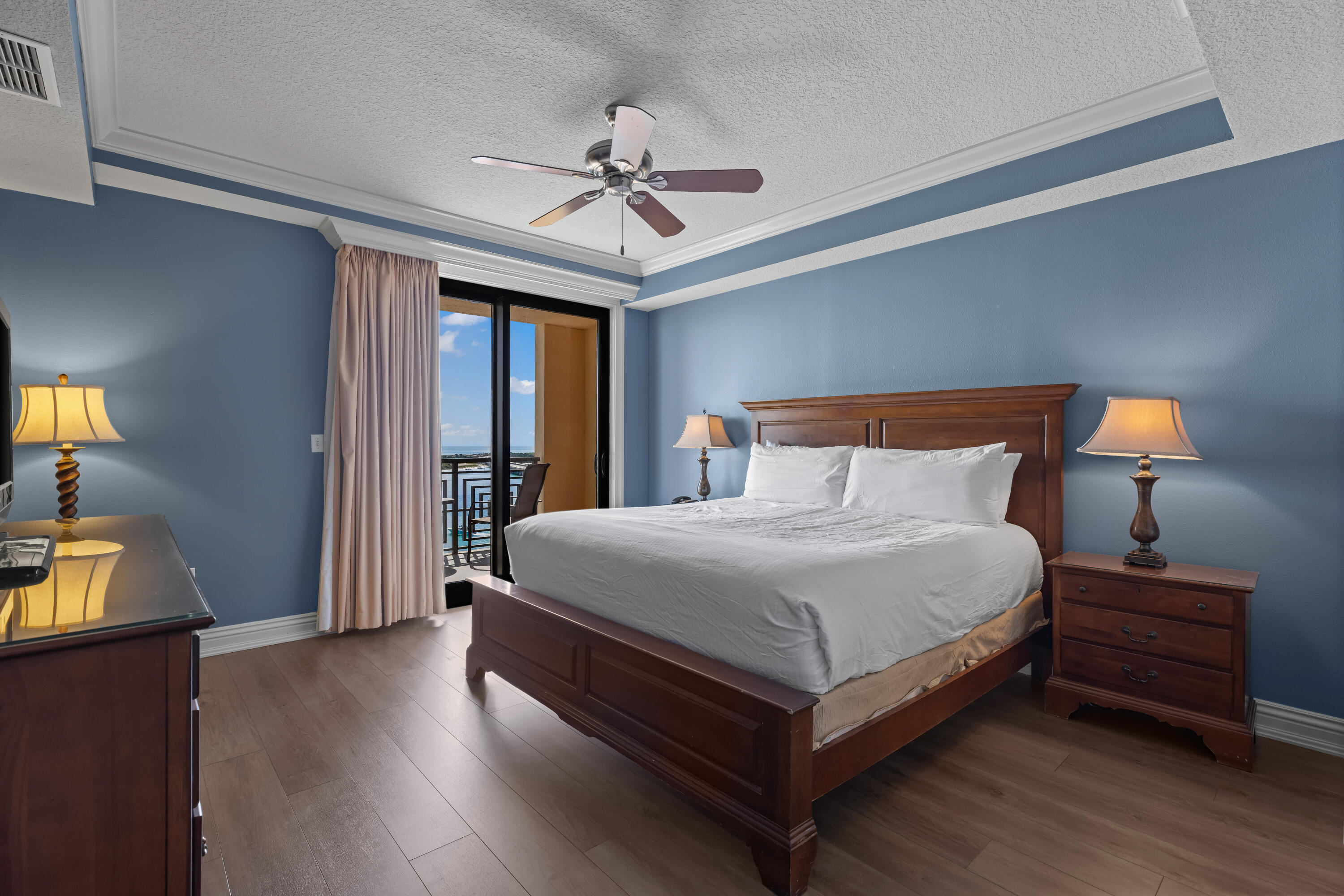 EMERALD GRANDE - Residential