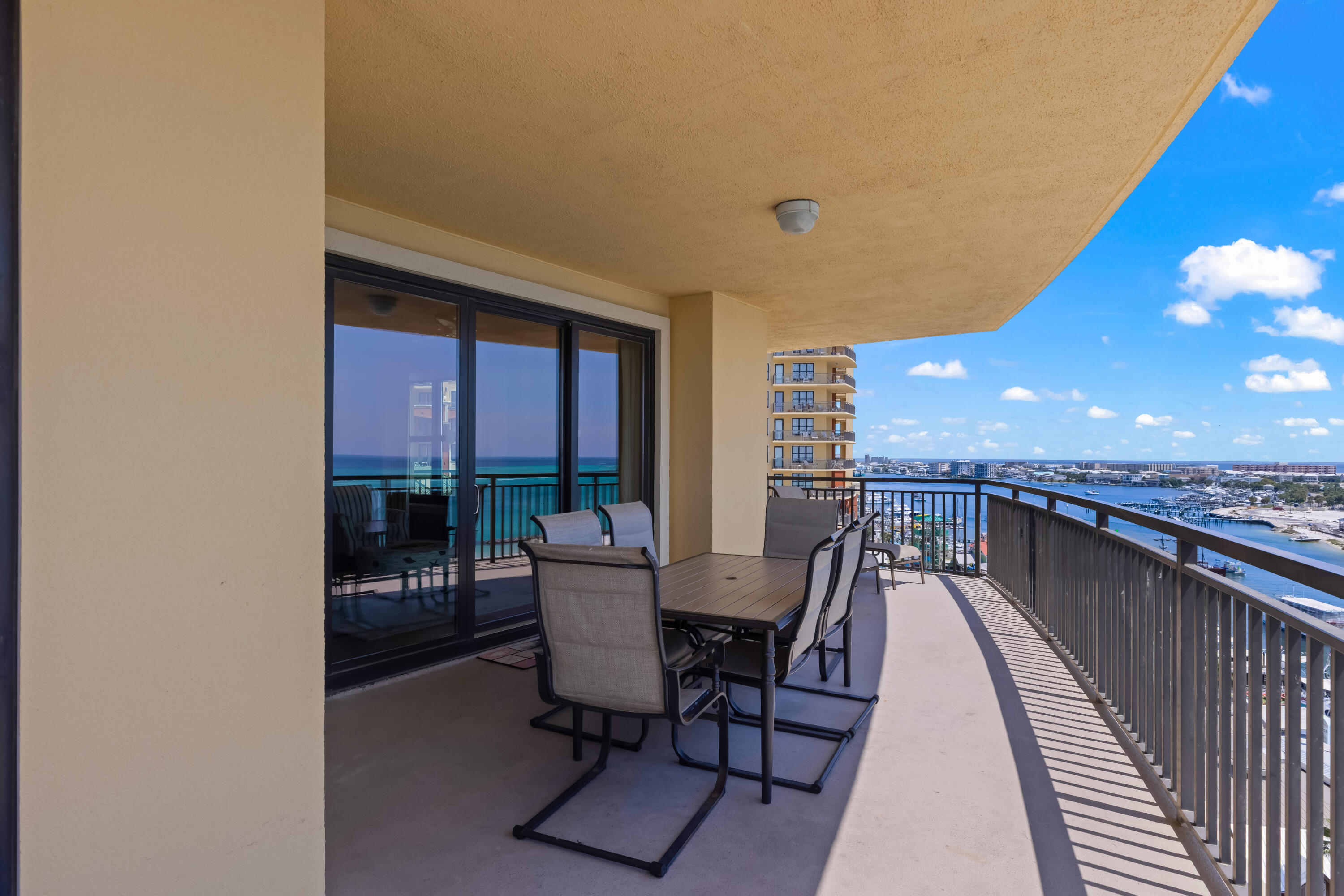 EMERALD GRANDE - Residential