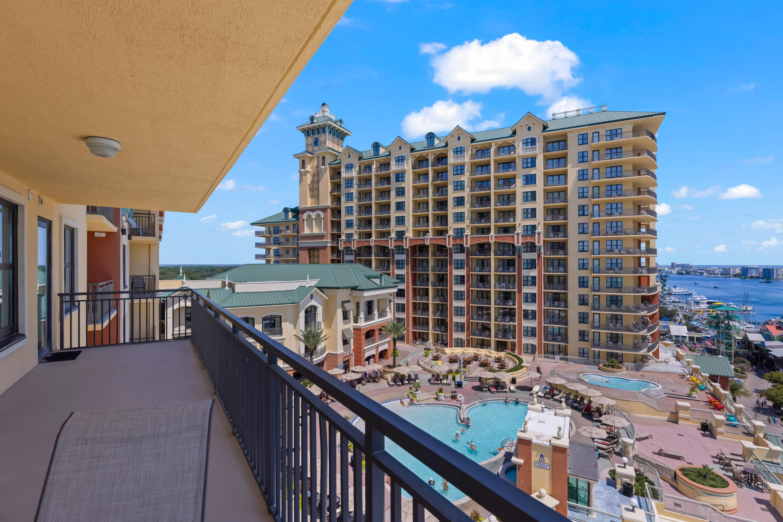 EMERALD GRANDE - Residential