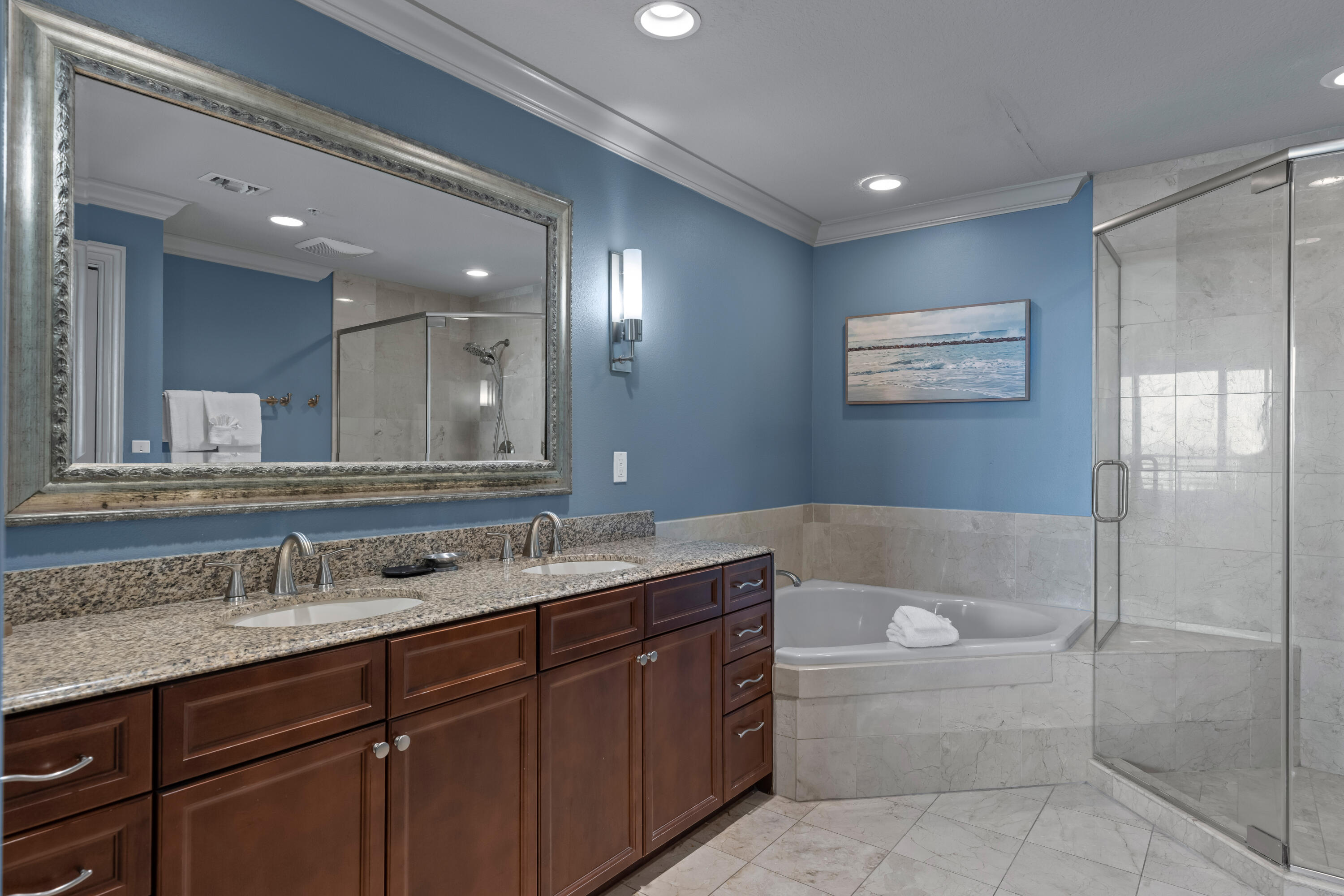 EMERALD GRANDE - Residential