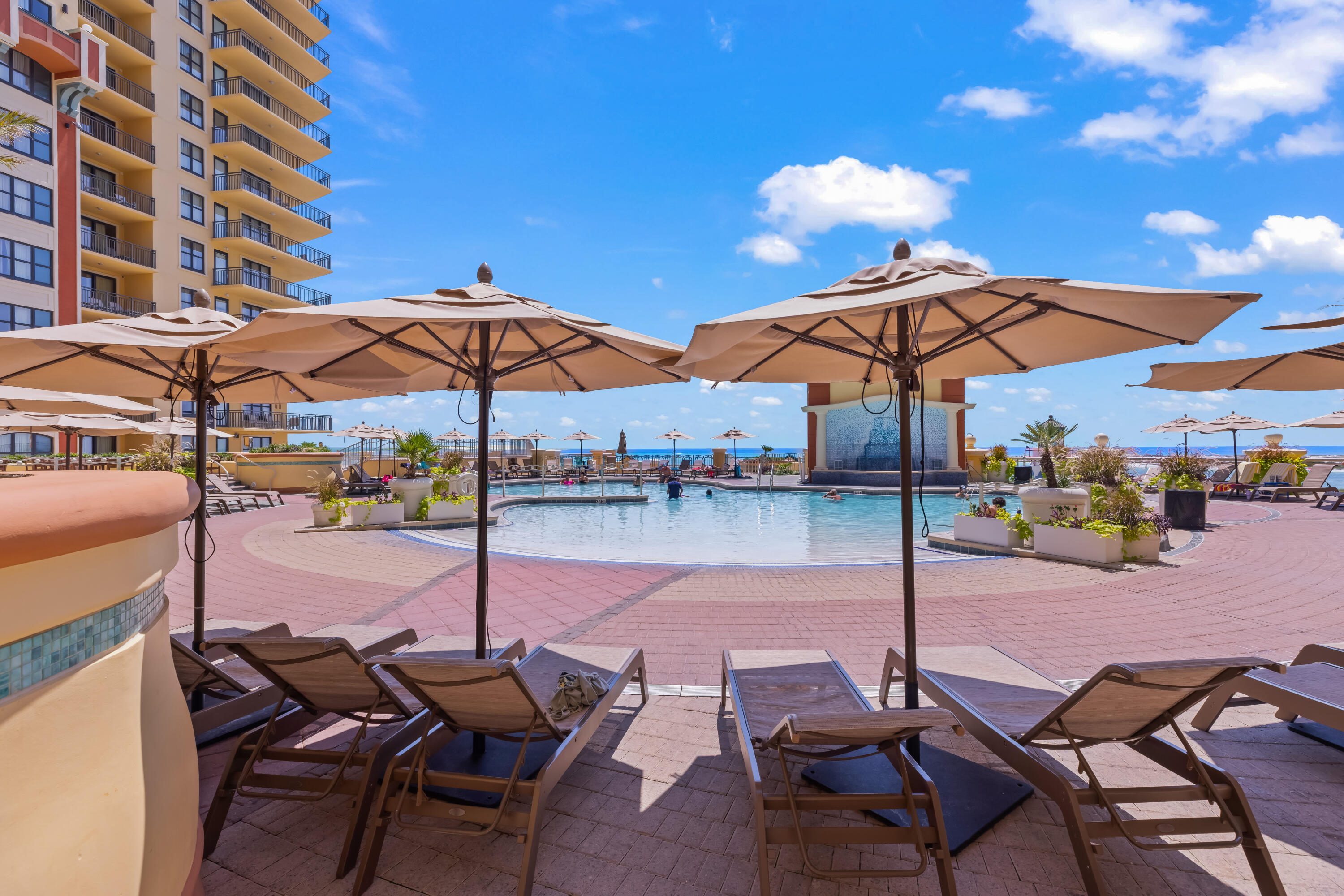 EMERALD GRANDE - Residential