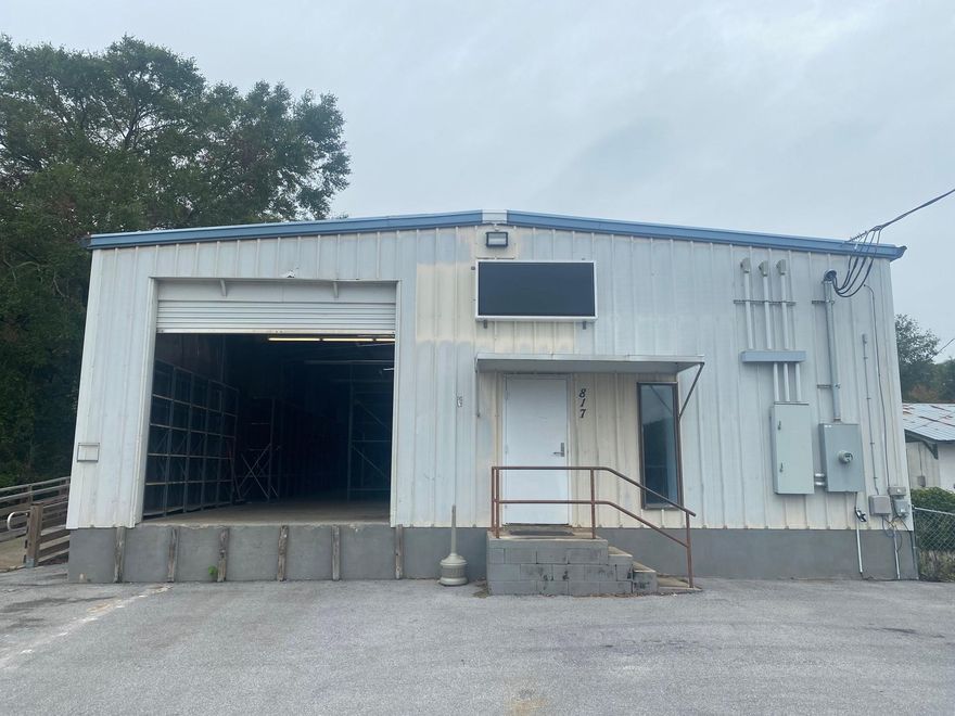 Heated and cooled warehouse with roll up doors.