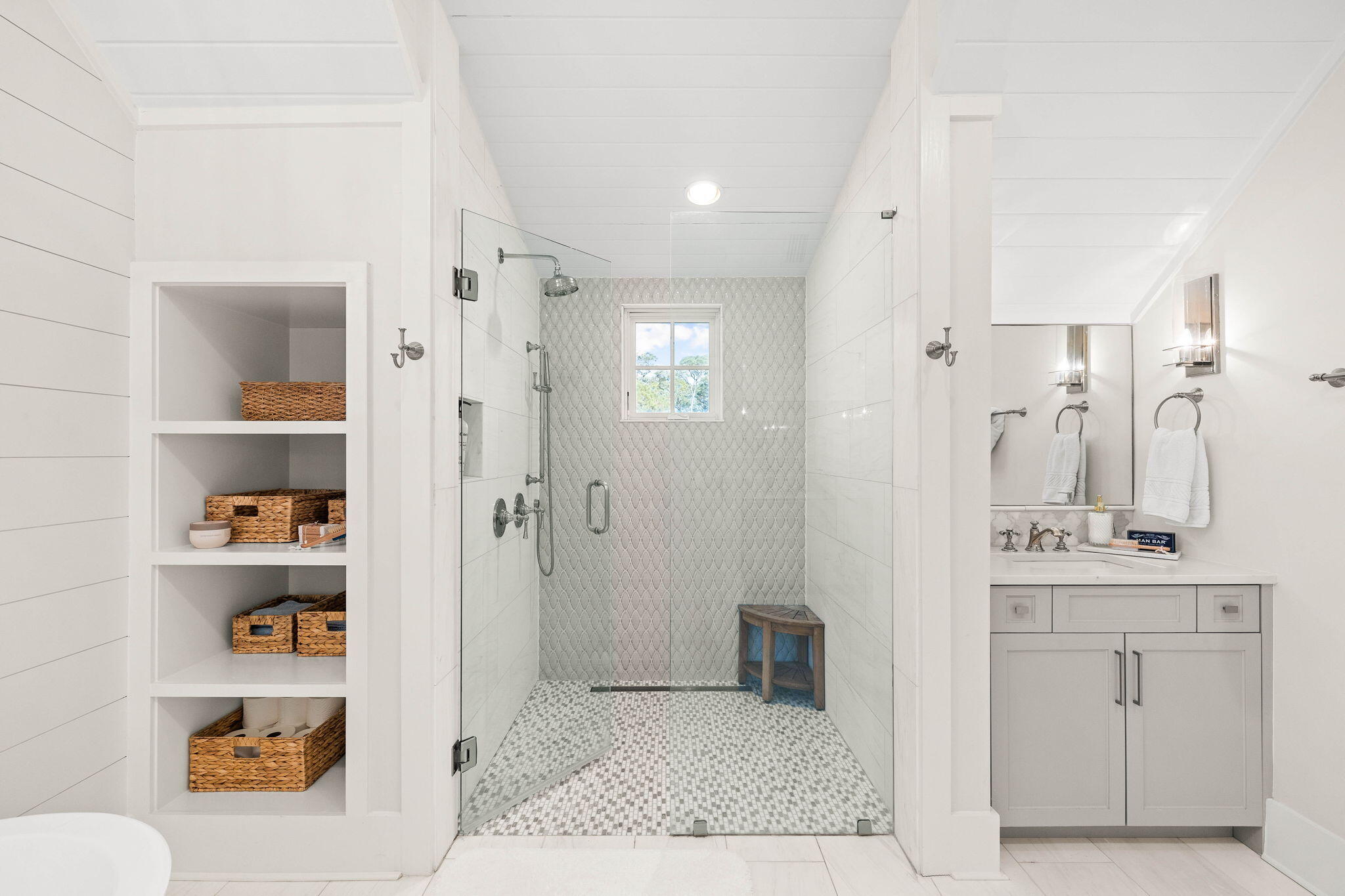 RETREAT THE - Residential