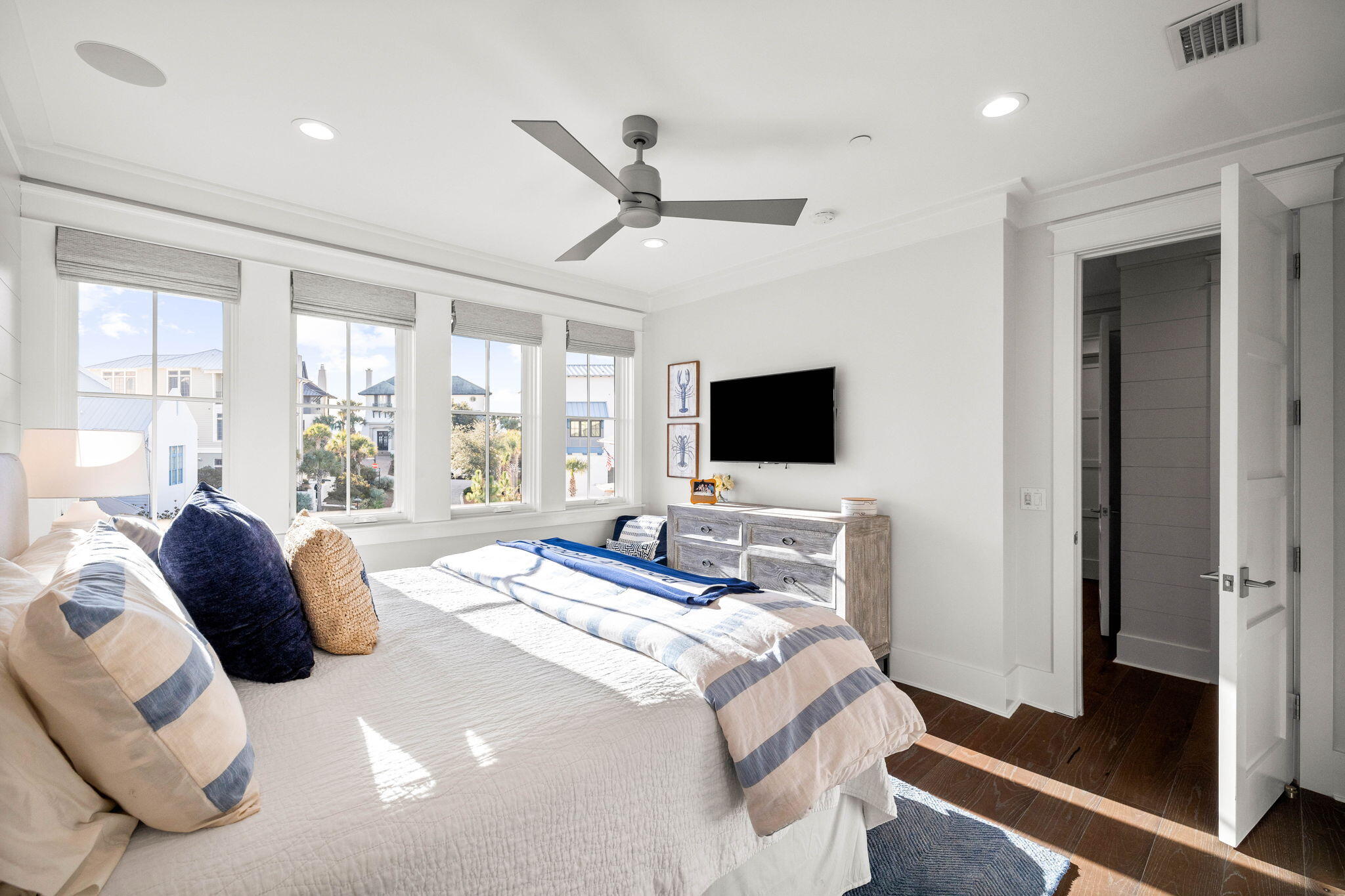 RETREAT THE - Residential