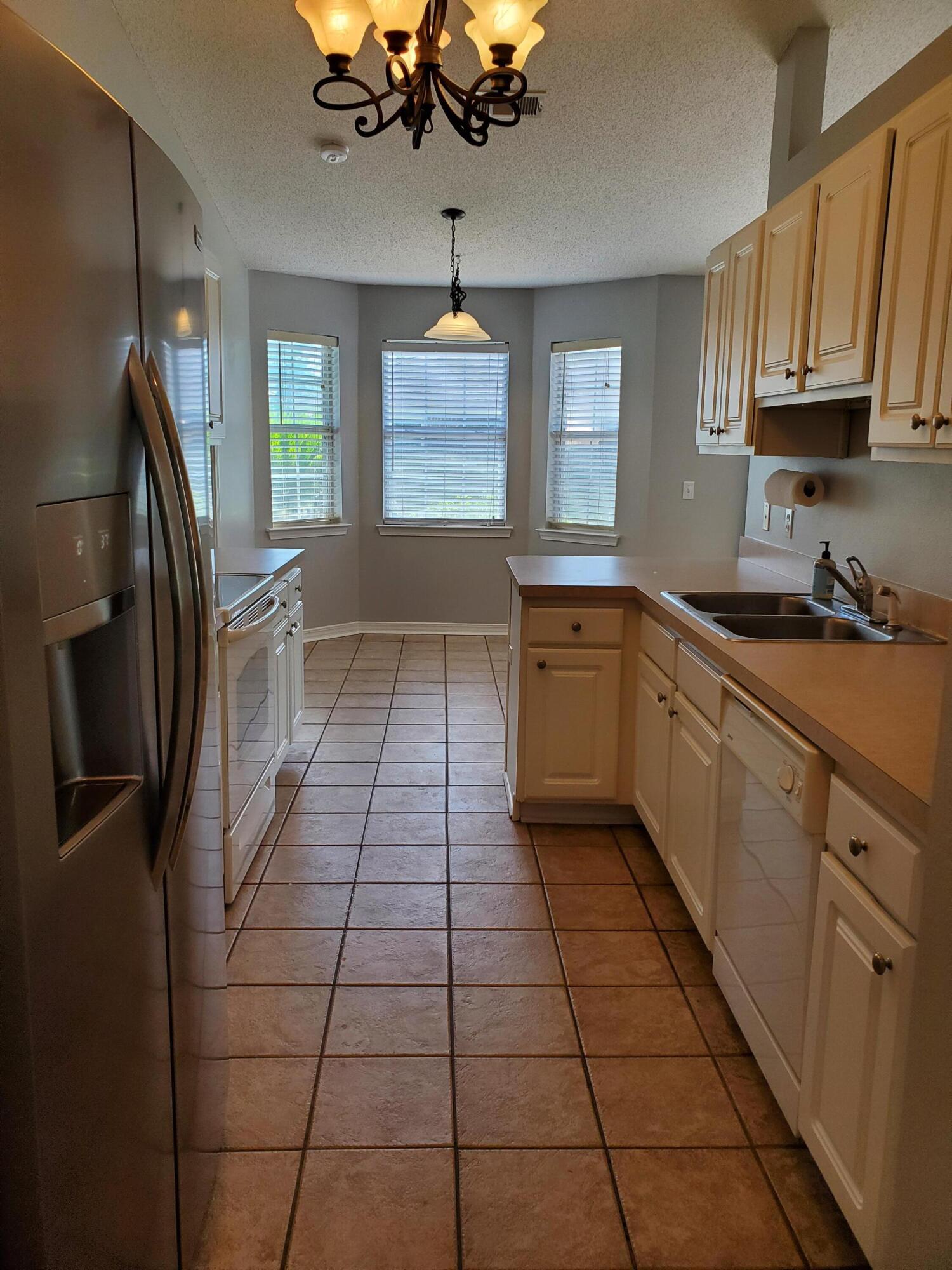 HIDDEN ESTATES - Residential