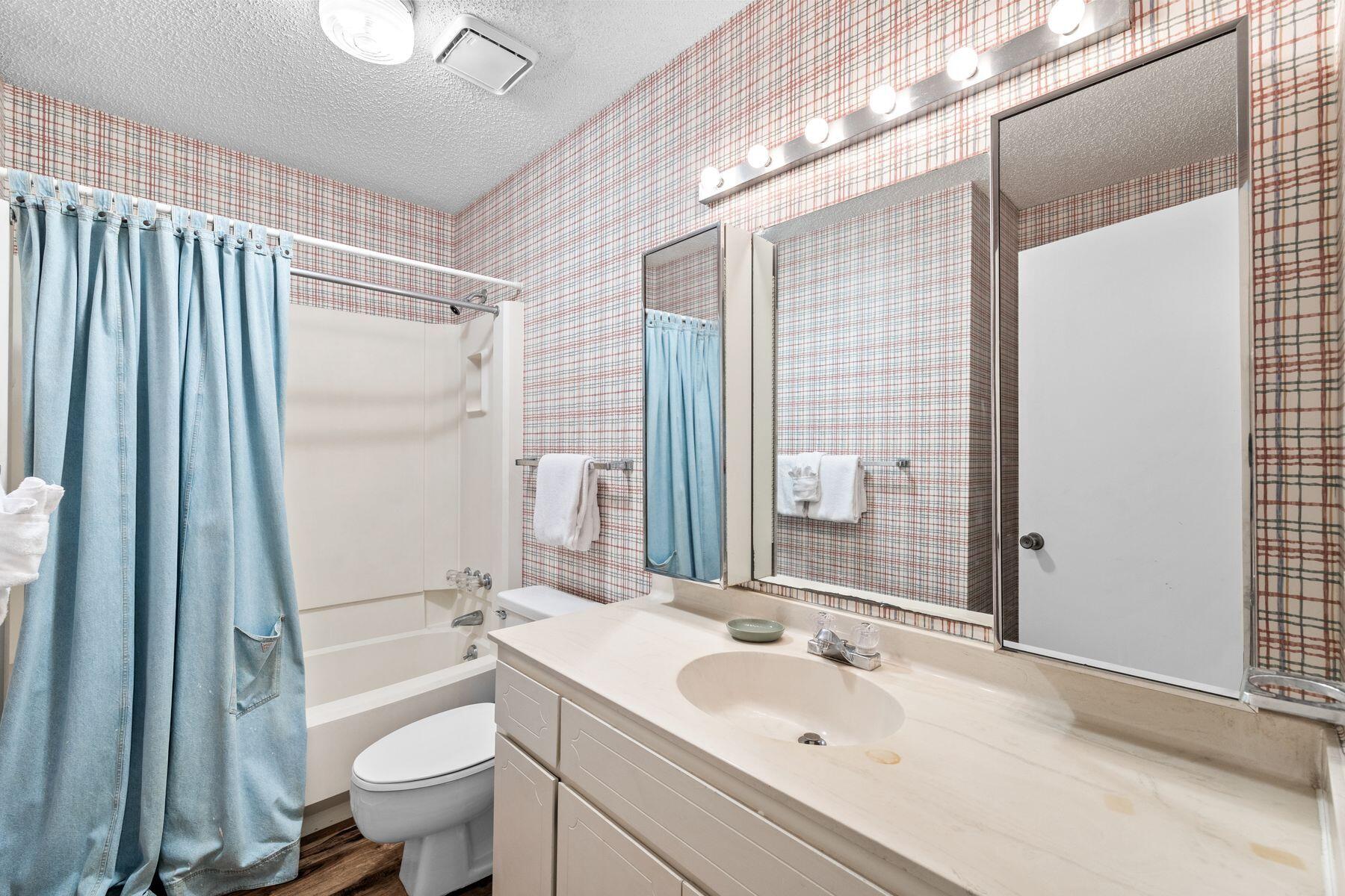 BAYOU VILLAGE CONDO PH 2 - Residential