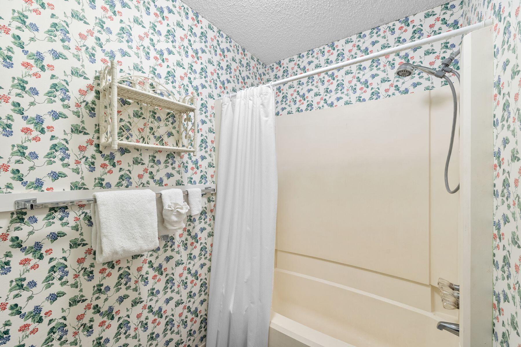 BAYOU VILLAGE CONDO PH 2 - Residential
