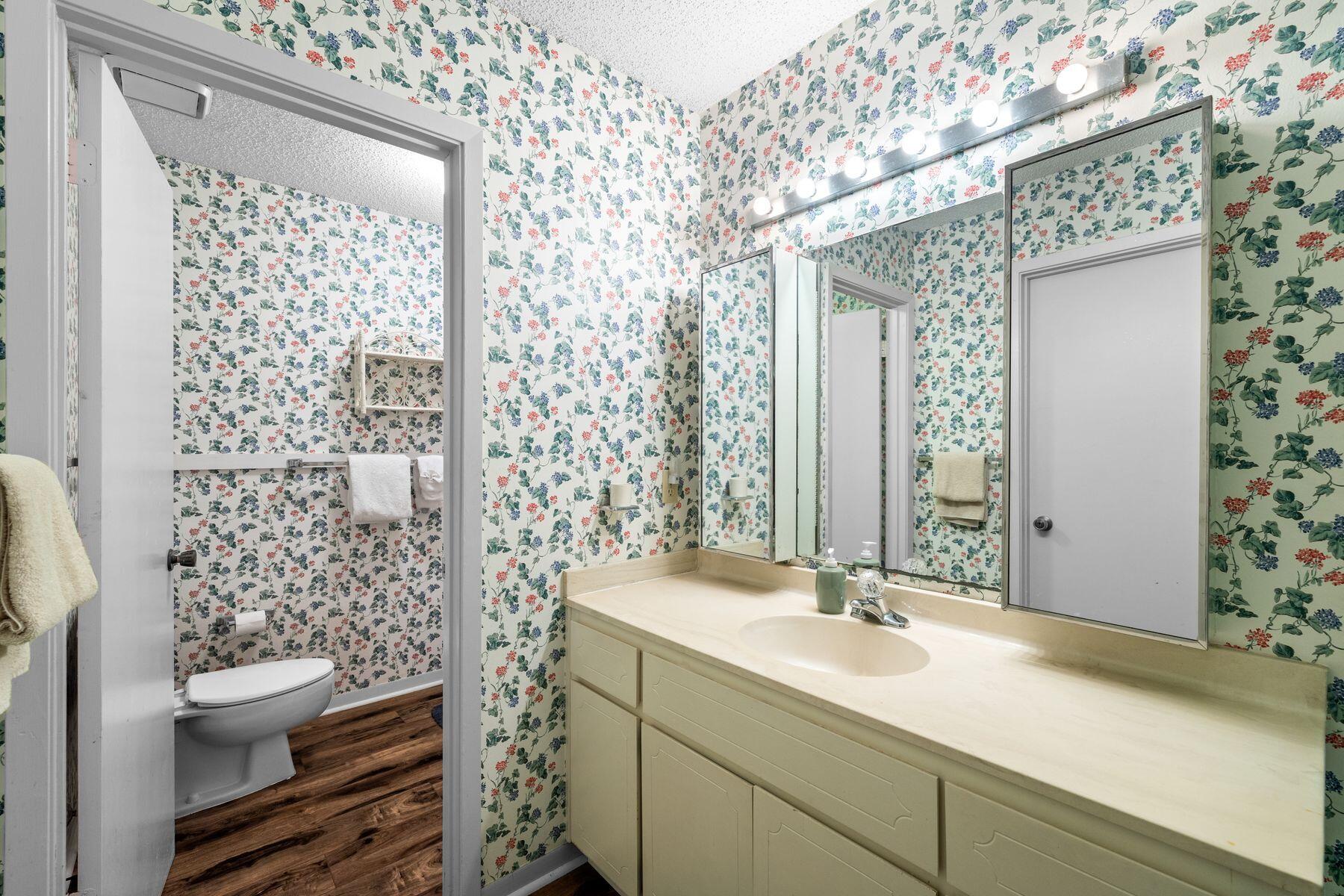 BAYOU VILLAGE CONDO PH 2 - Residential