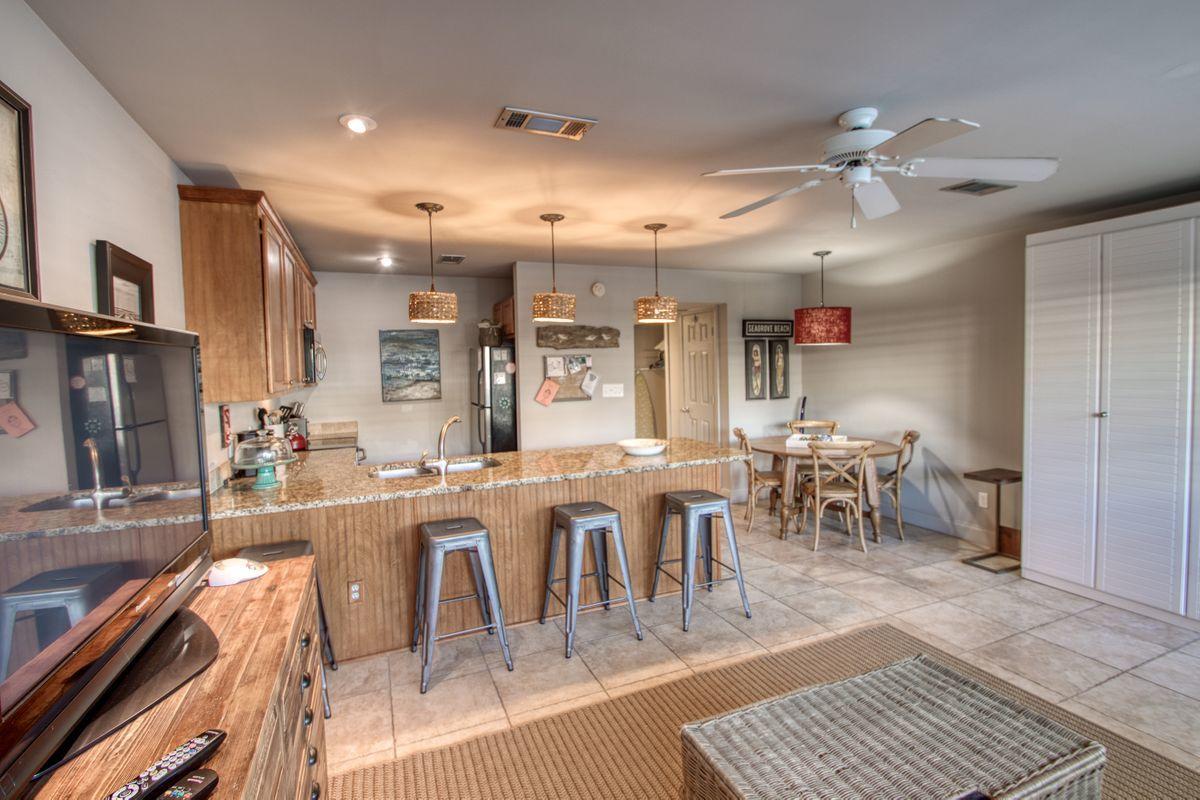 HIDDEN BEACH VILLAS CONDO - Residential