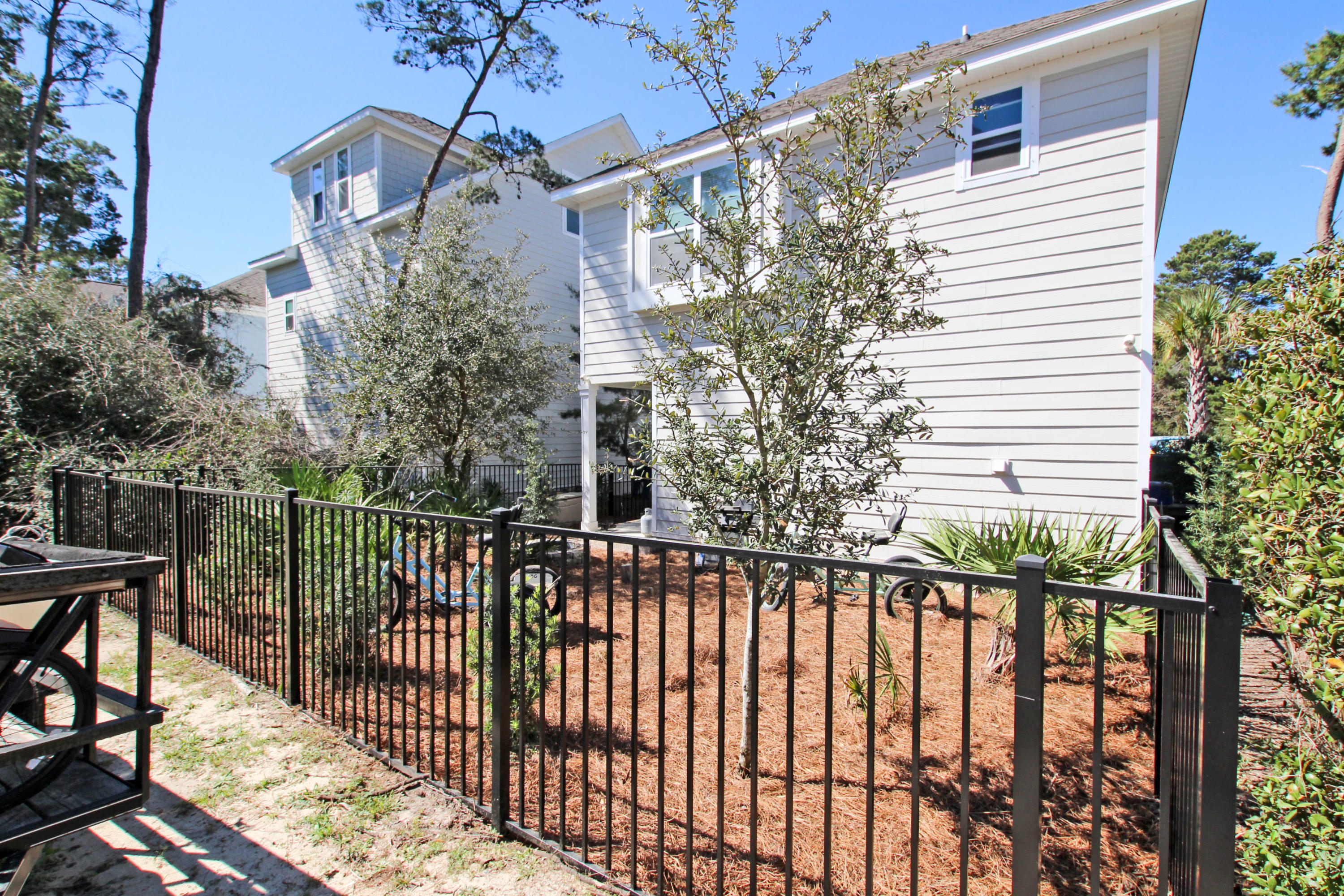 PINEWOOD PRESERVE - Residential