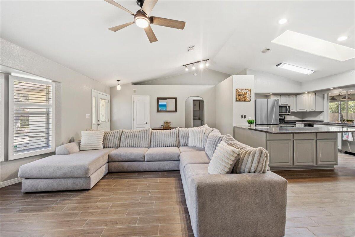 HOLLEY BY THE SEA - Residential