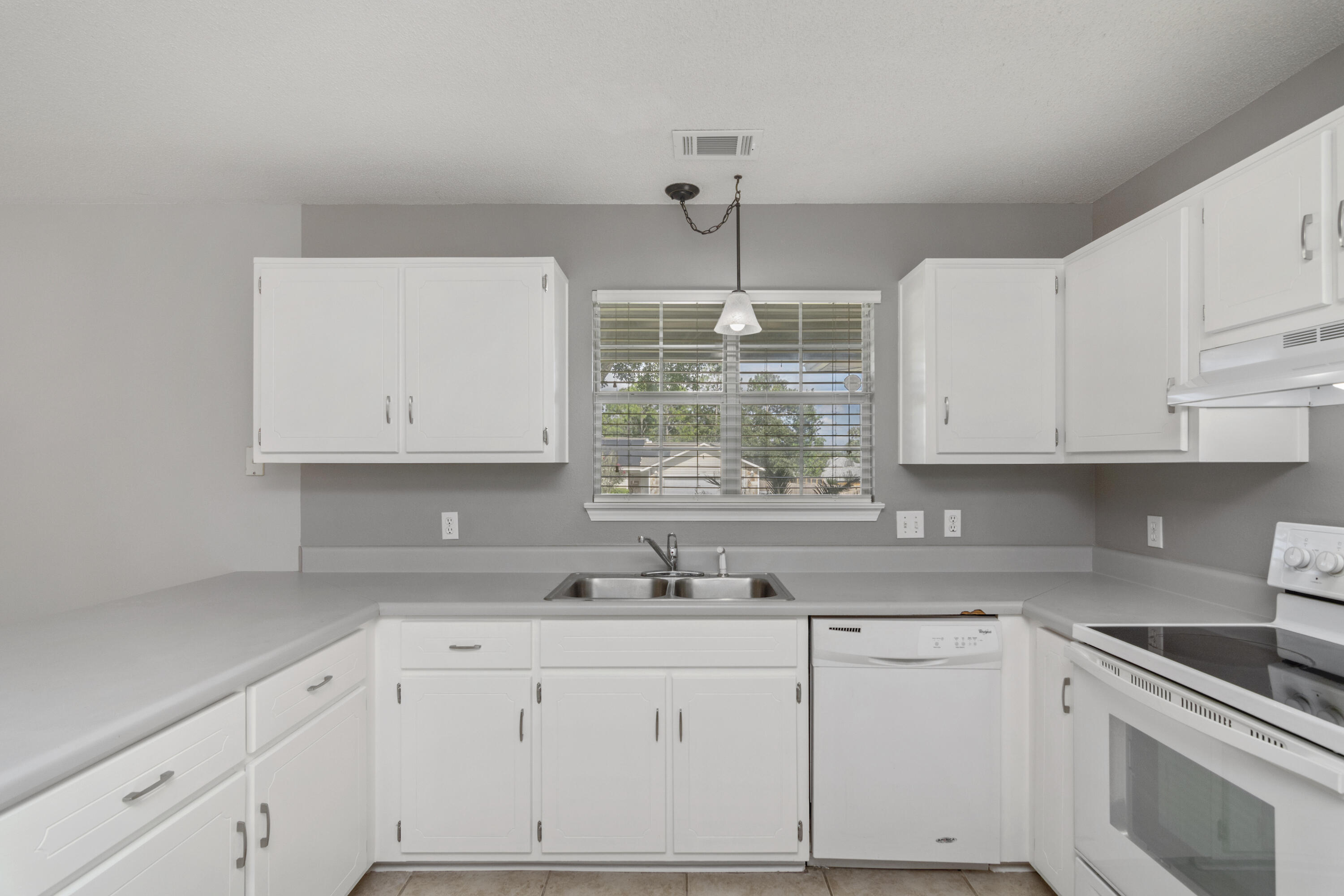 COUNTRYVIEW ESTATES 4TH ADDN - Residential