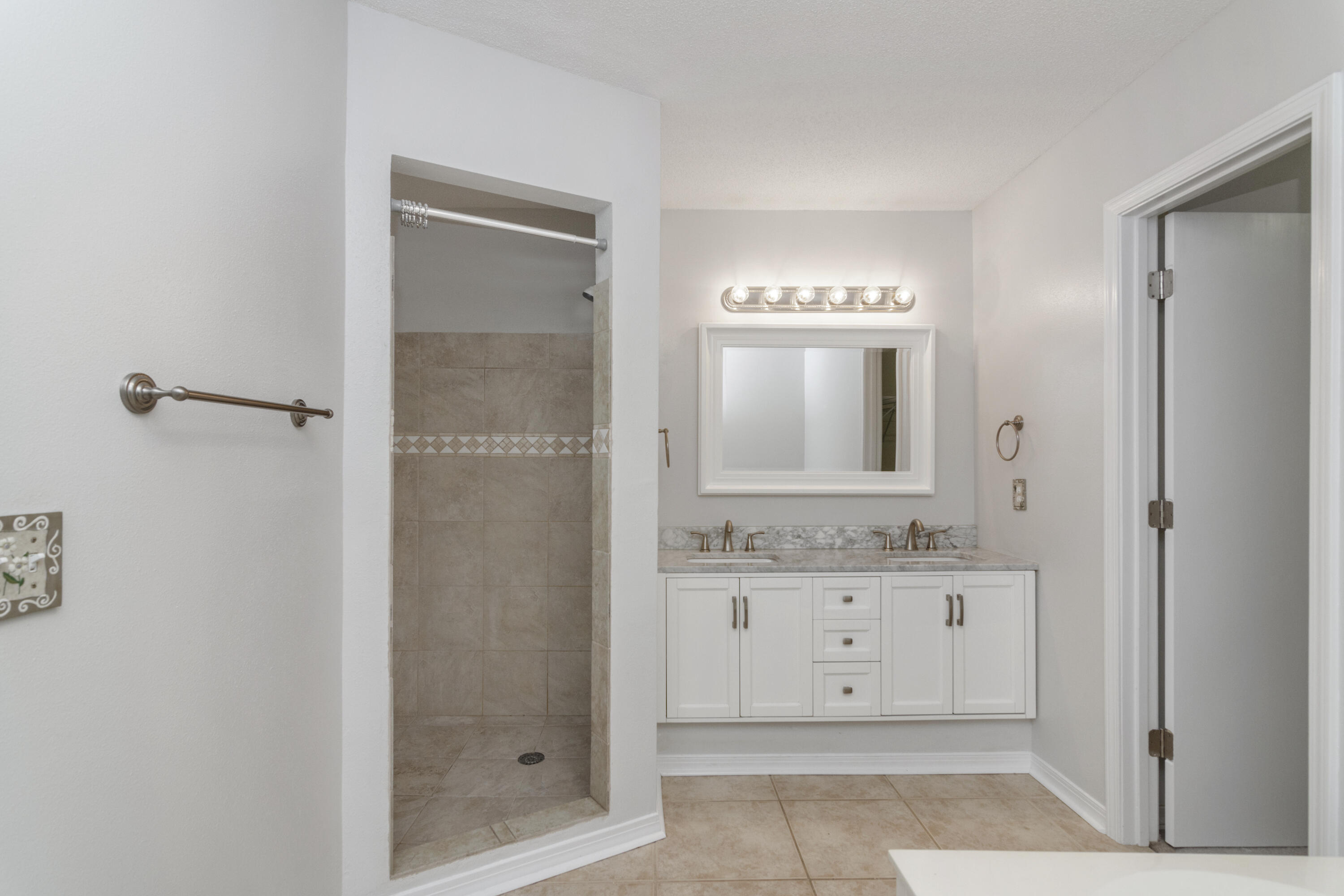 COUNTRYVIEW ESTATES 4TH ADDN - Residential