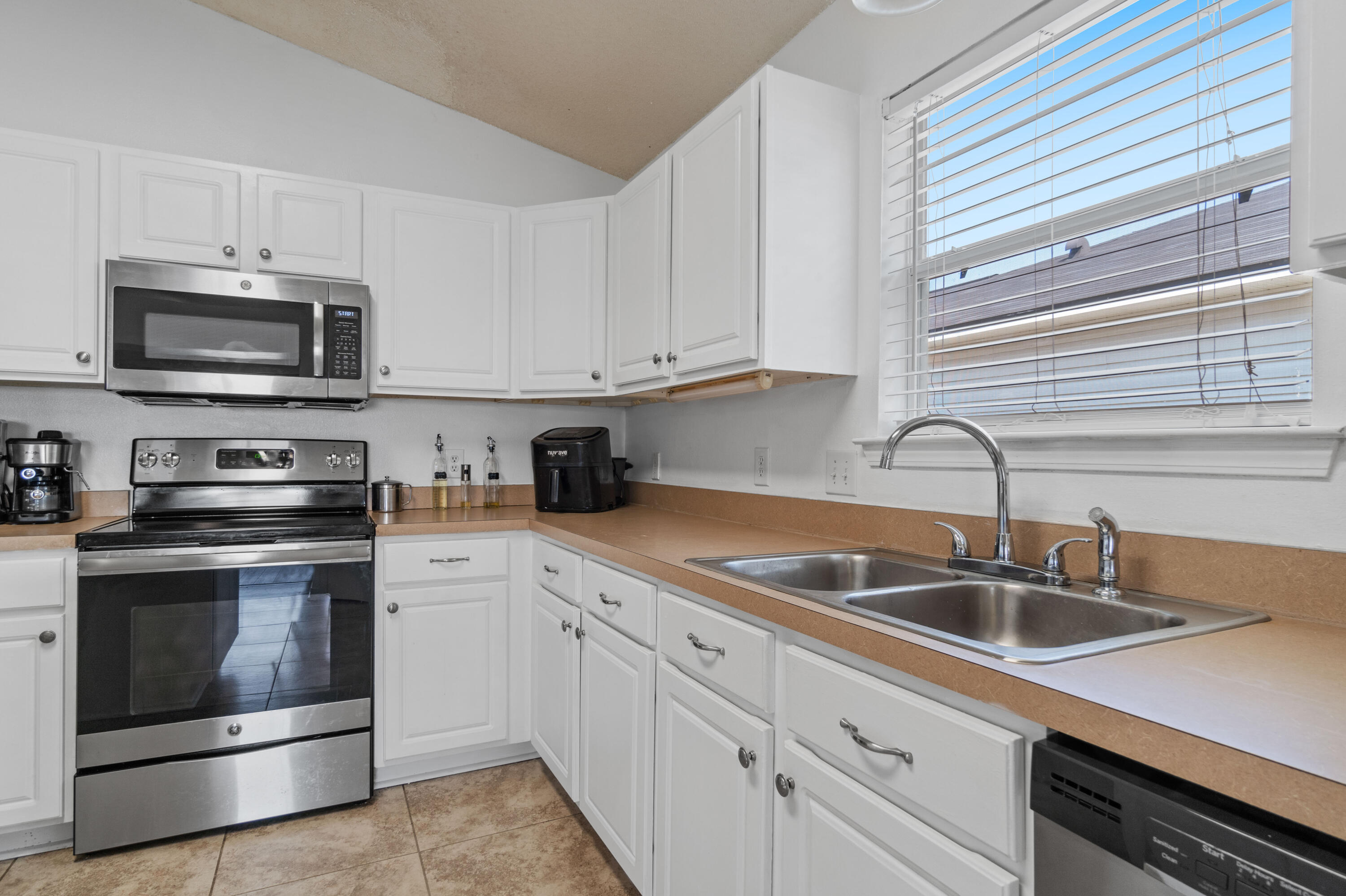 HIDDEN SHORES - Residential