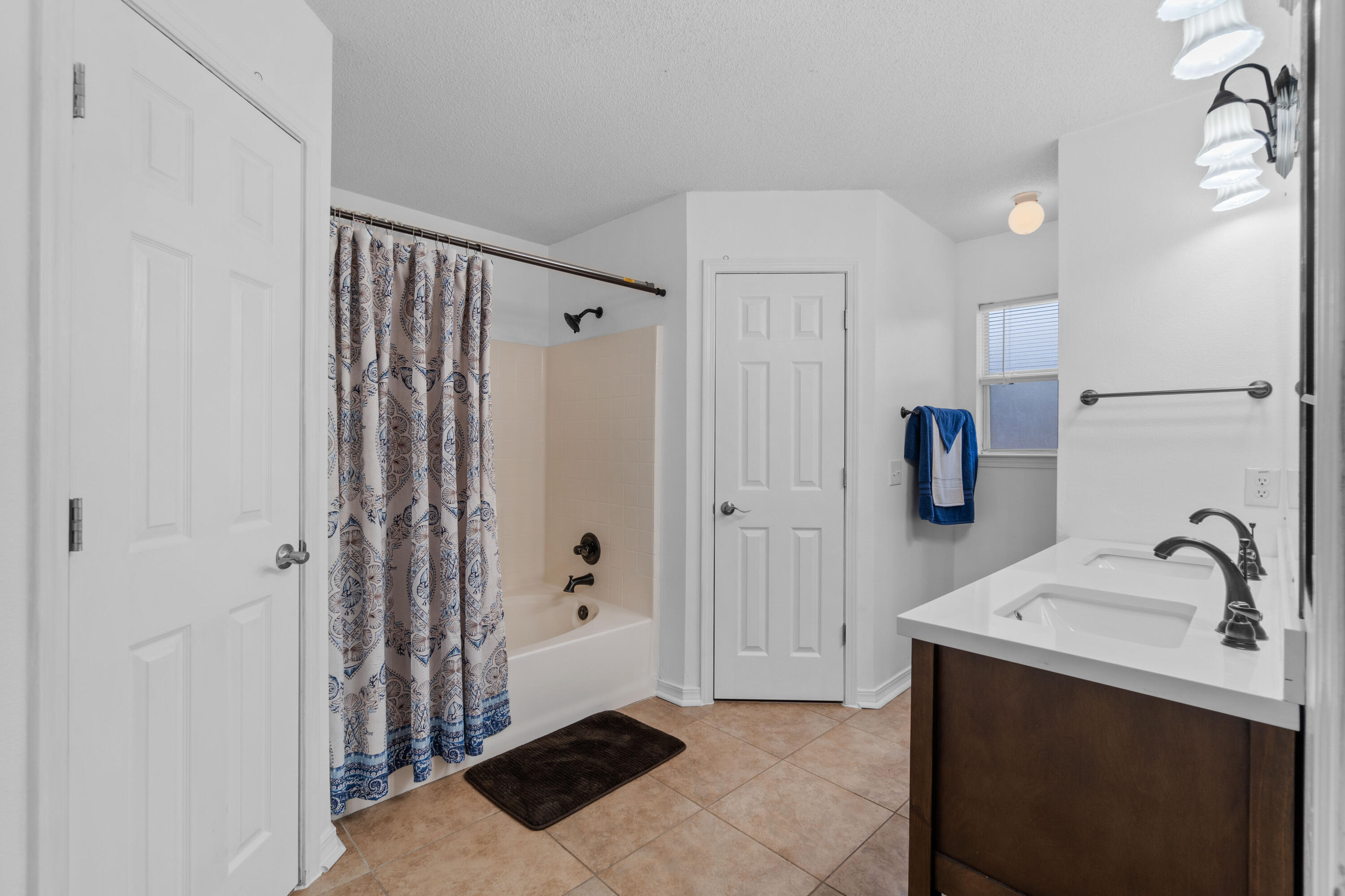 HIDDEN SHORES - Residential