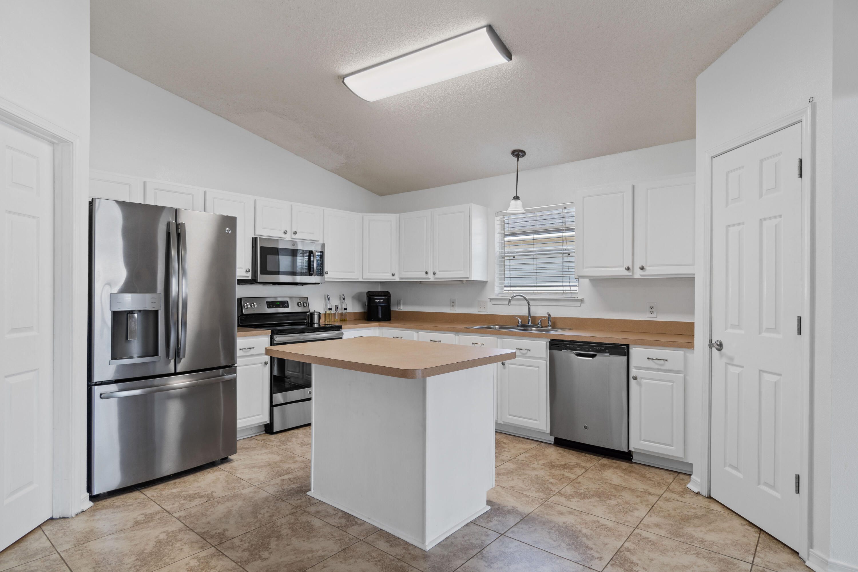 HIDDEN SHORES - Residential