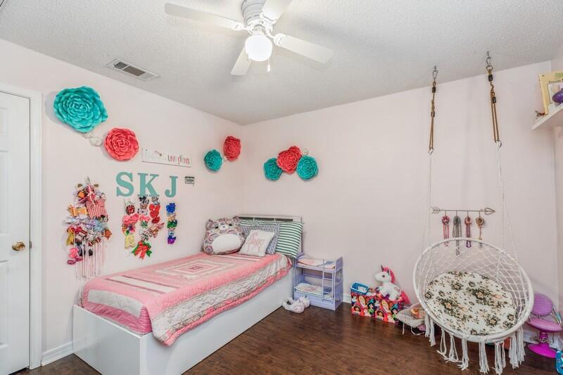 CRESTVIEW SUBURB (231000.00) - Residential