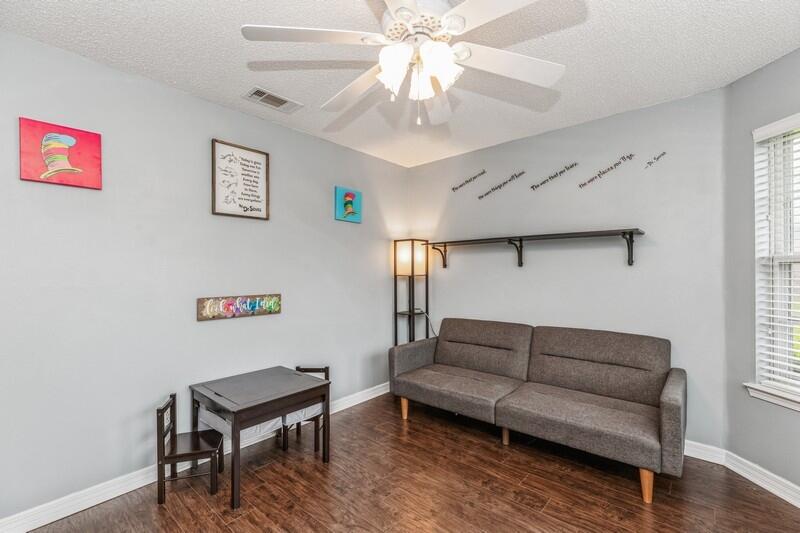 CRESTVIEW SUBURB (231000.00) - Residential