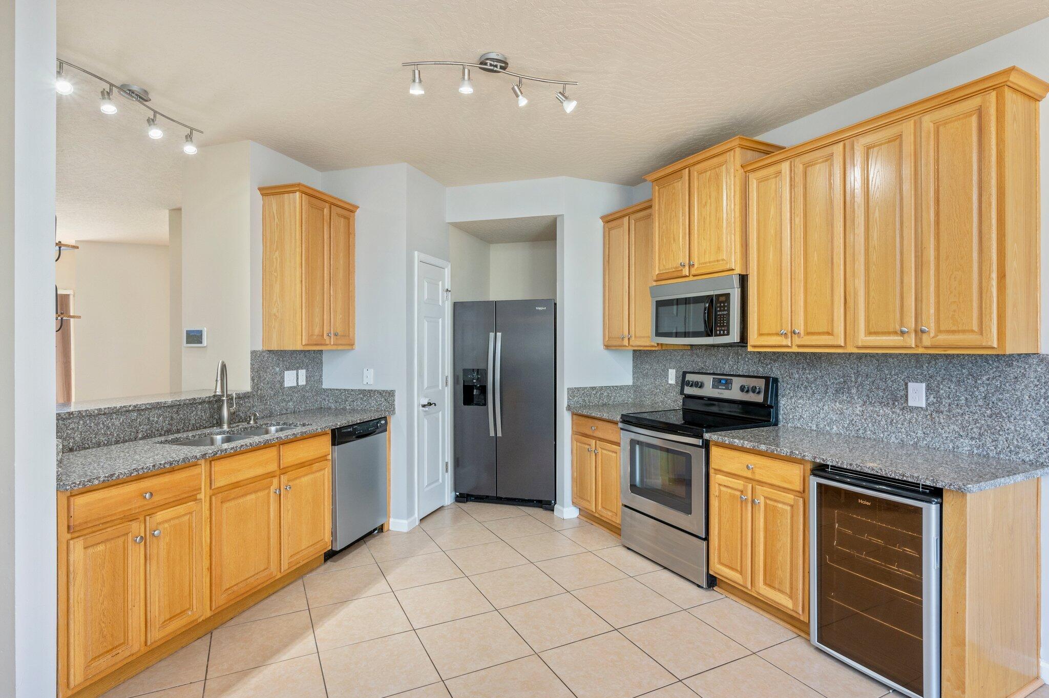 LEE FARMS PH I LOT 5 BLK D - Residential