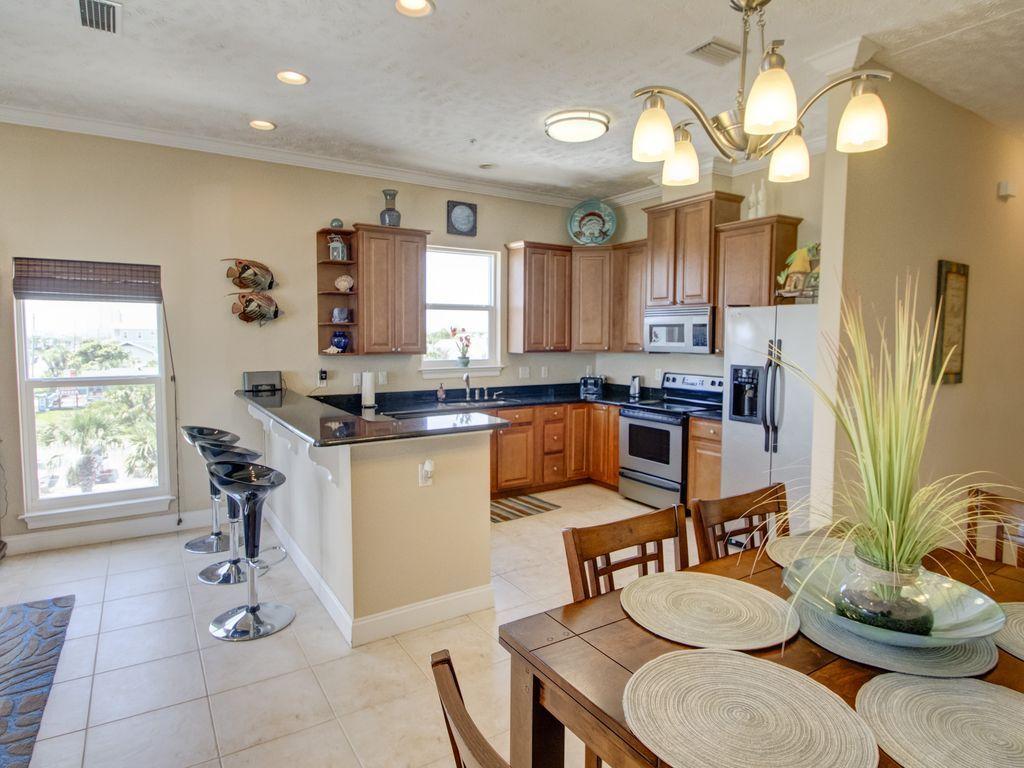 VISTA DEL MAR CONDO - Residential