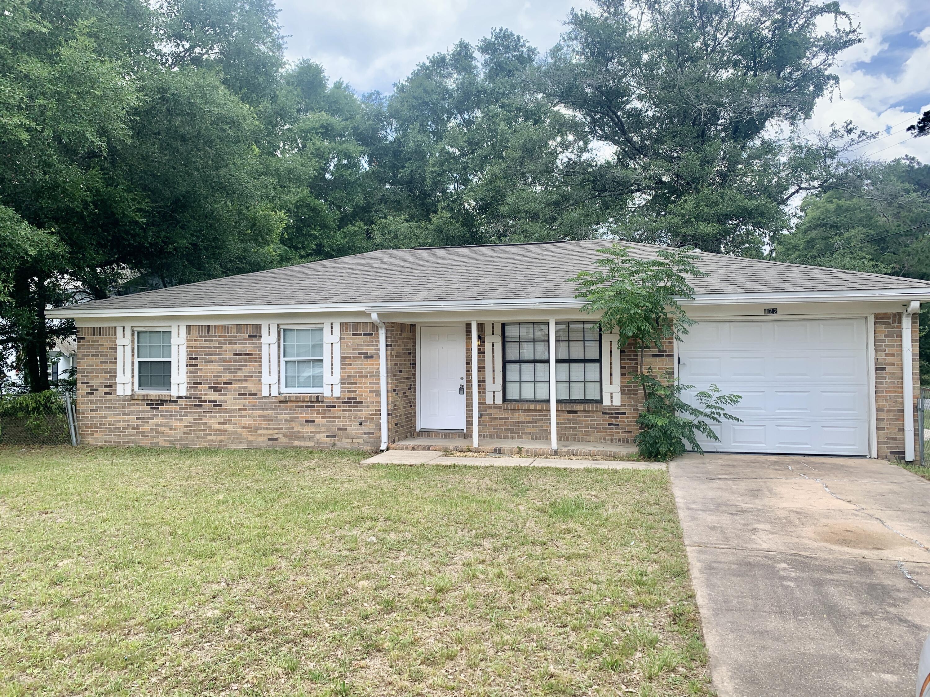 REO. Adorable 3 bedroom home in the Heart of Crestview! Spacious Living Area. Kitchen has been updated. Living areas are Tiled. This home has a cozy Dining Area. Nice Ceiling Fans in Living Area and Bedrooms. Inside Laundry Room is a very good size. 1 car attached garage! This home sits on a Corner Lot with a HUGE yard! Located close to Historic Downtown Crestview which has shopping, restaurants and more. Call to schedule your showing!