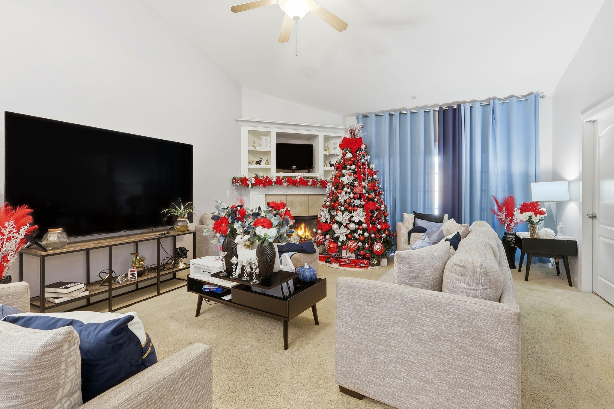 DIAMOND LAKES - Residential