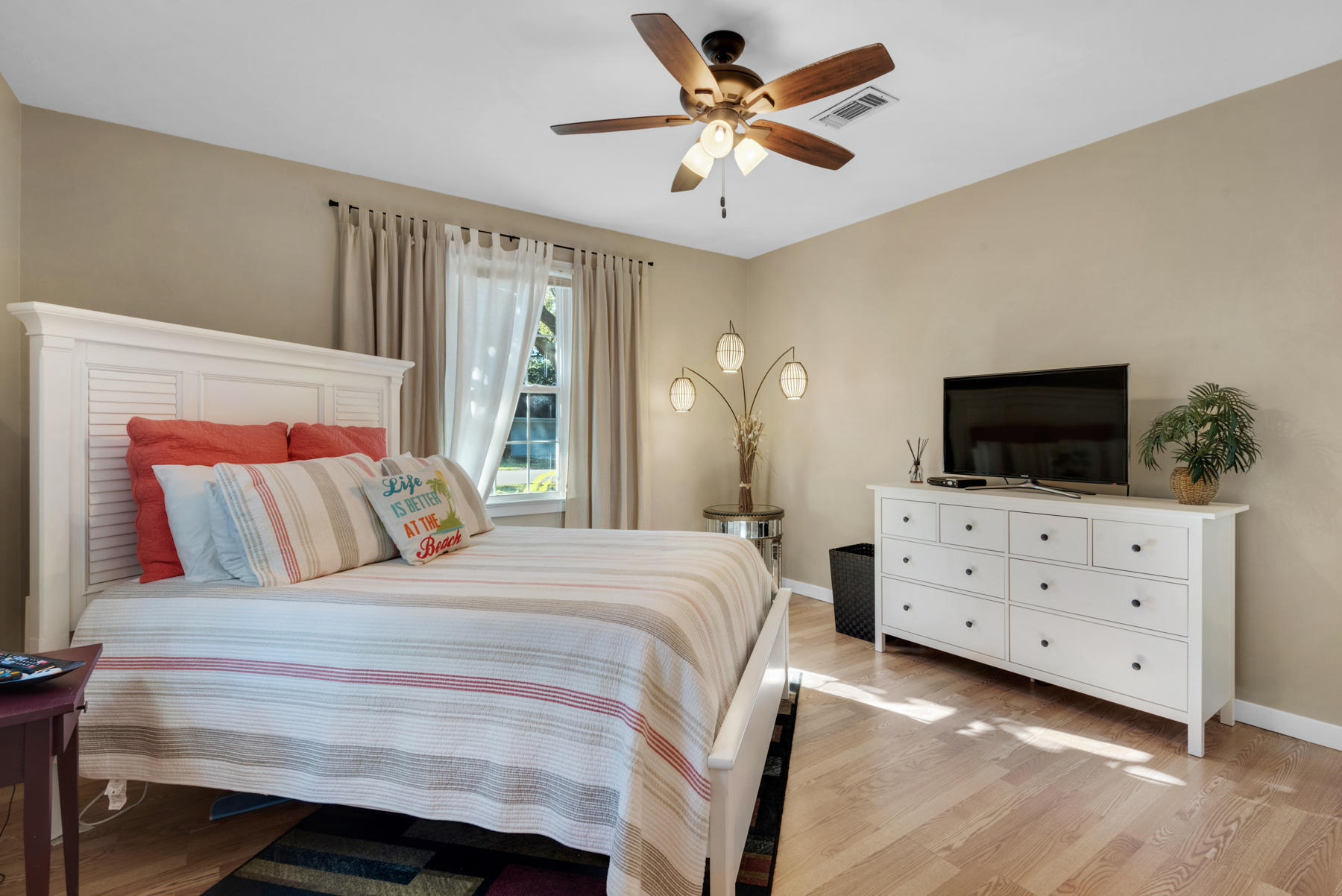 WHISPER BAY - Residential