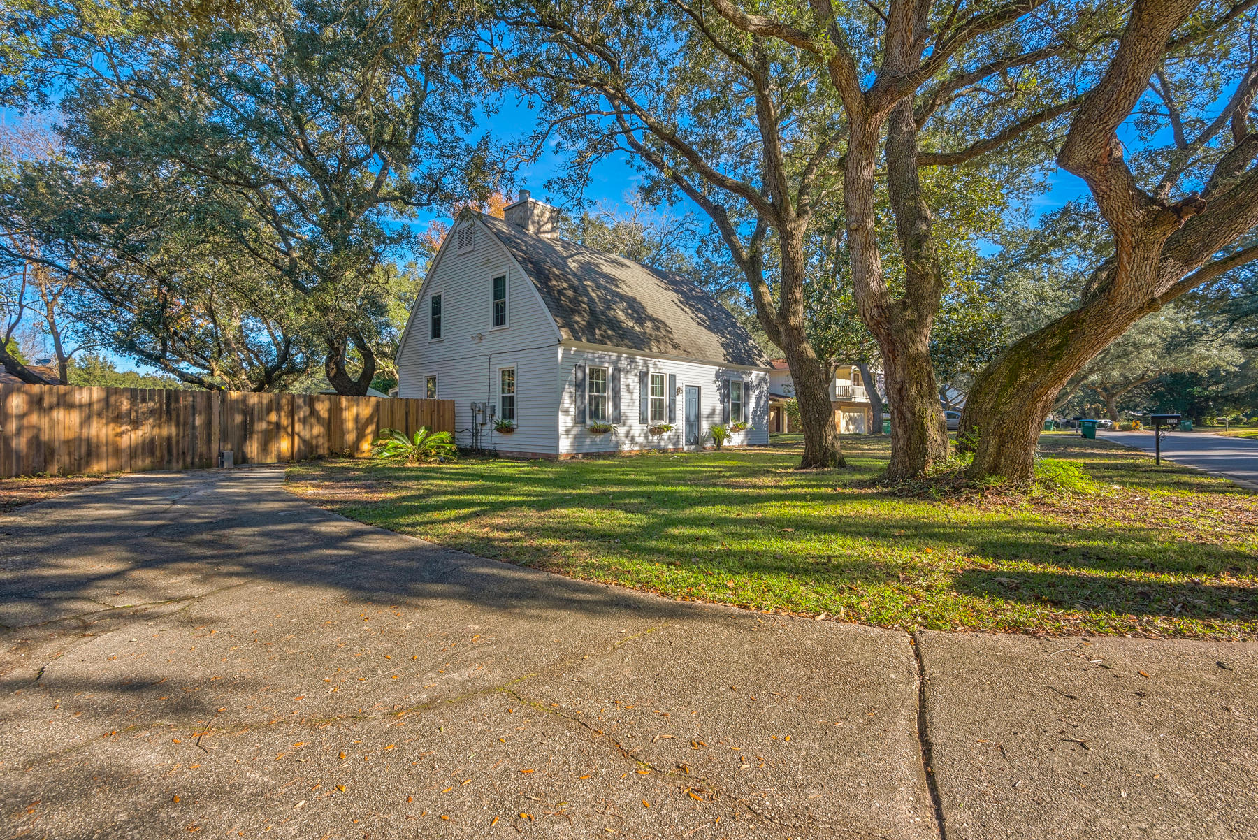 WHISPER BAY - Residential