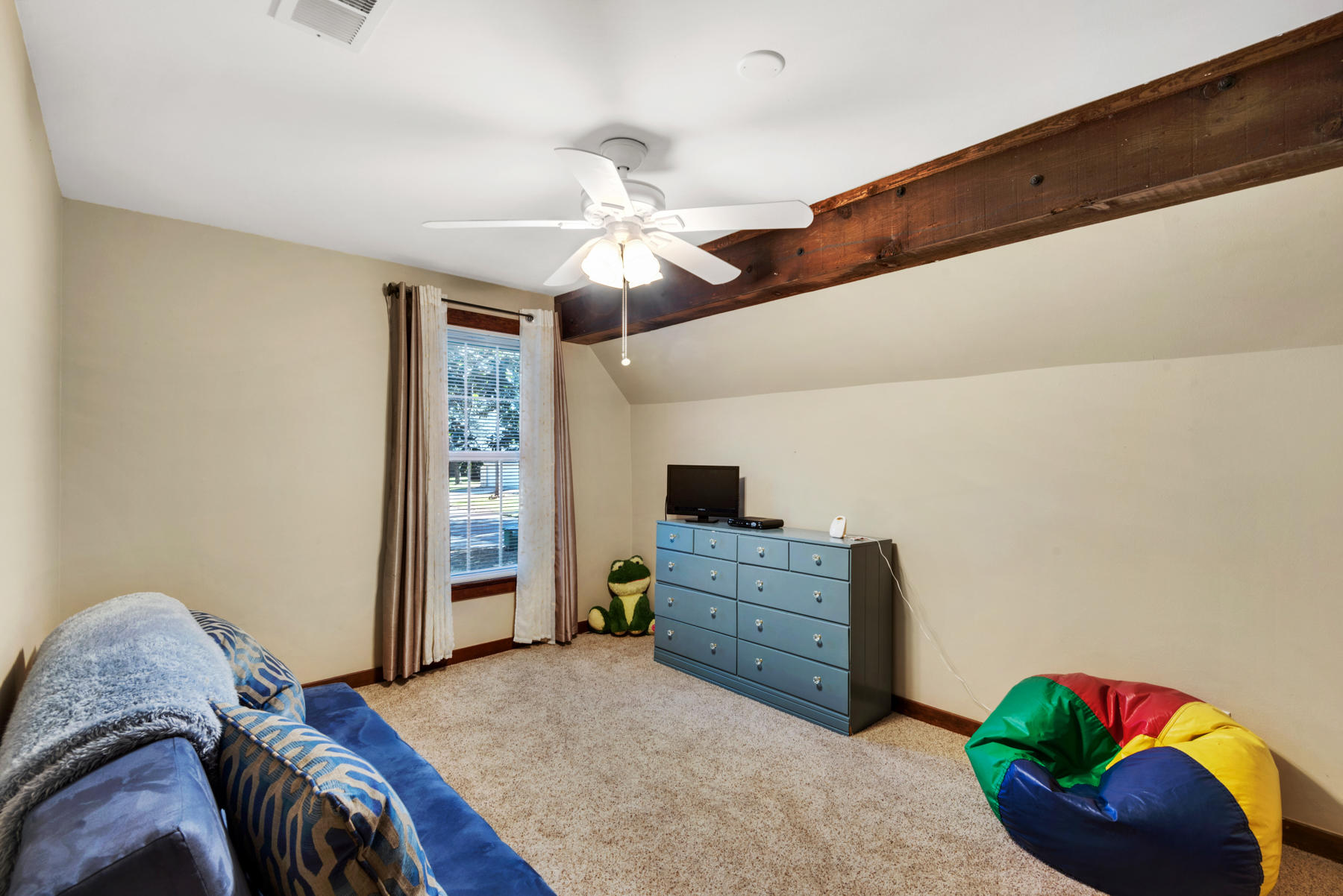 WHISPER BAY - Residential