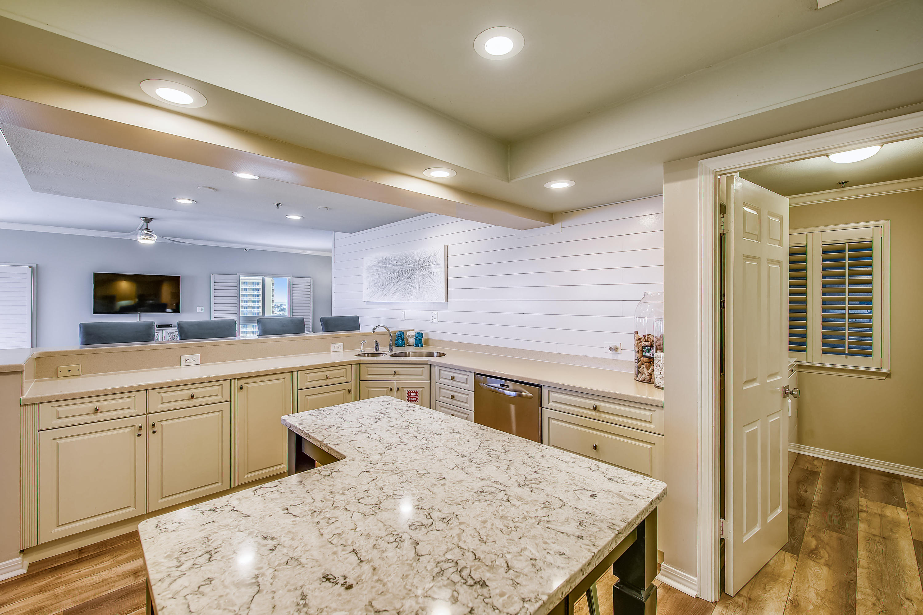 DESTIN TOWERS CONDO - Residential