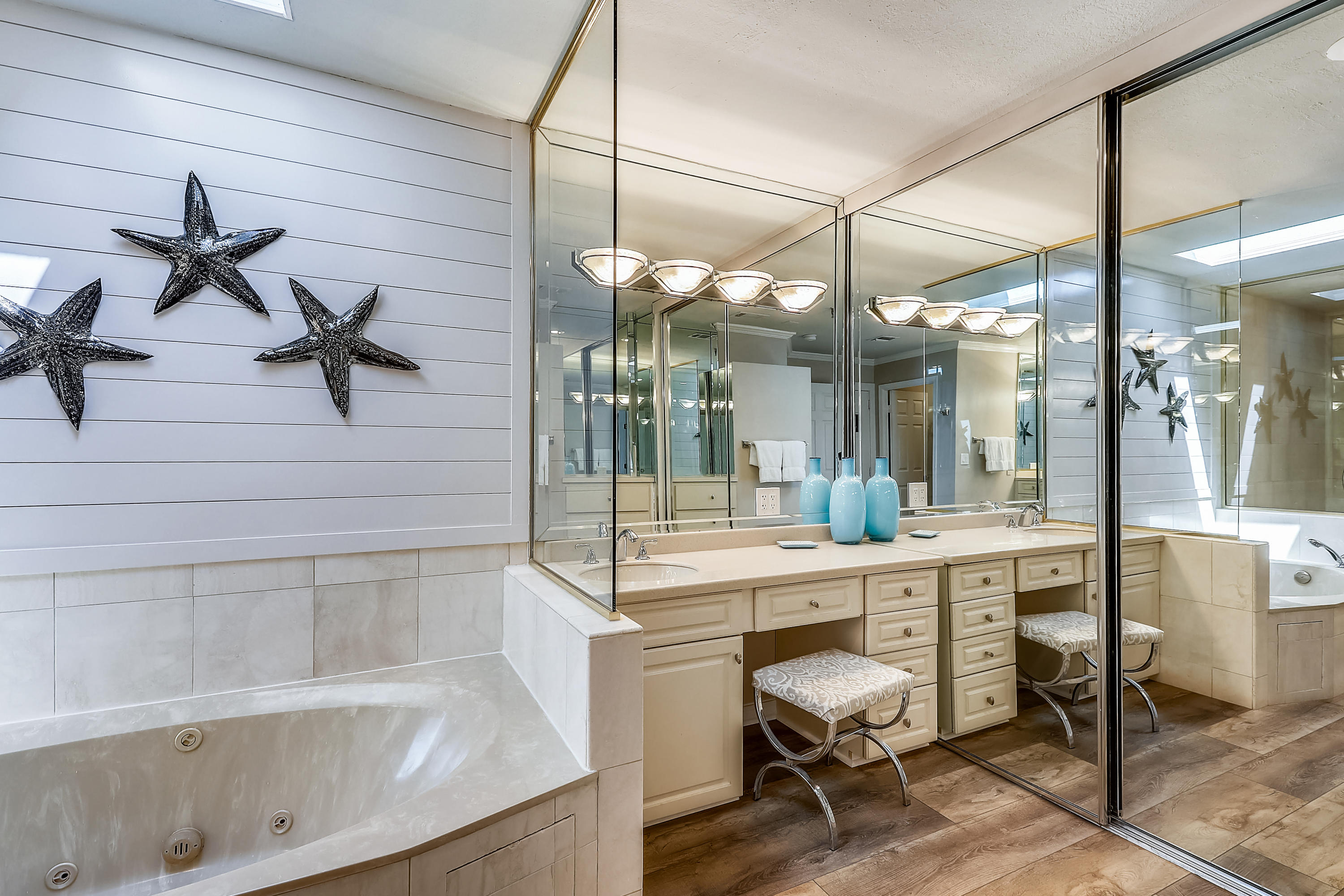 DESTIN TOWERS CONDO - Residential