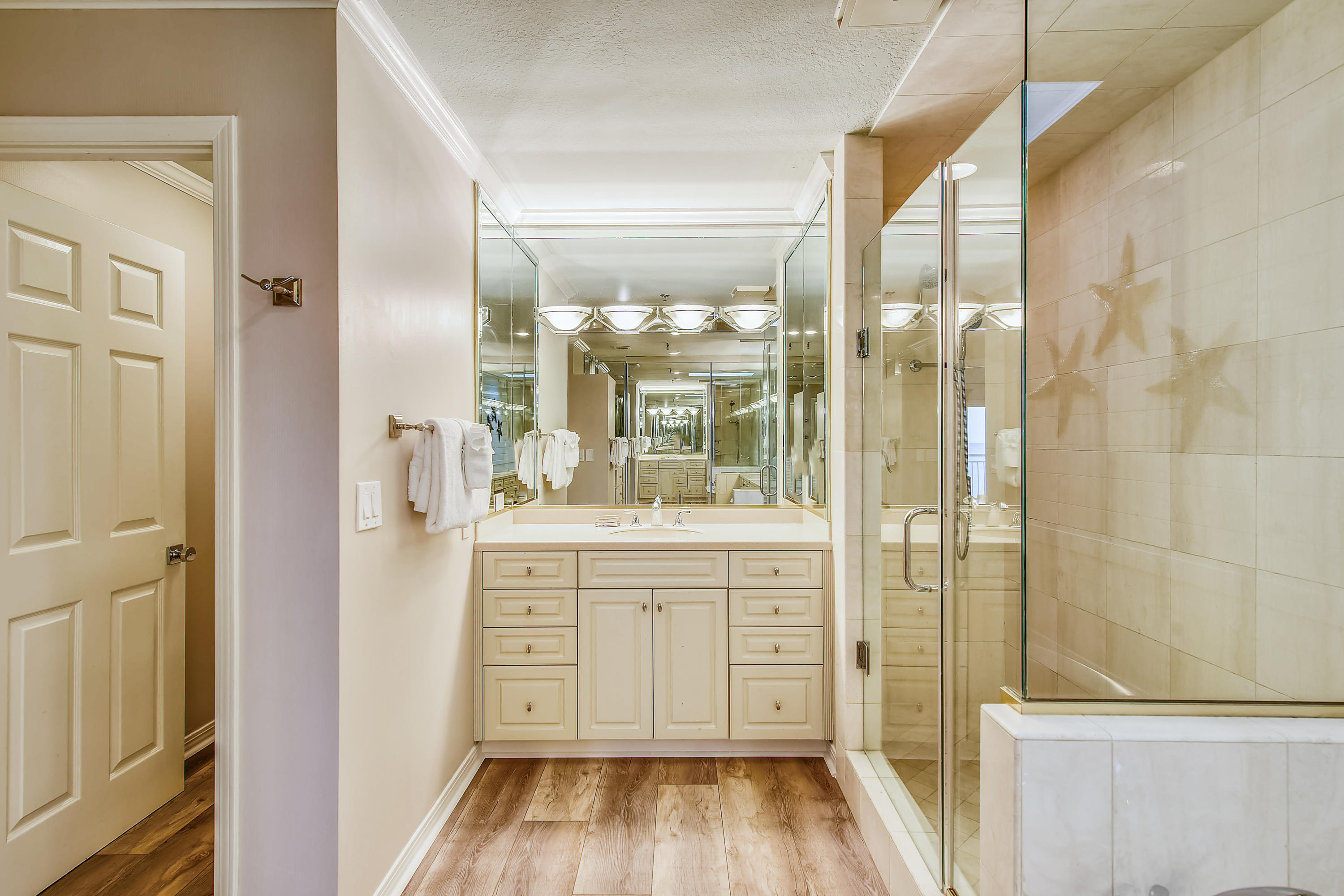DESTIN TOWERS CONDO - Residential