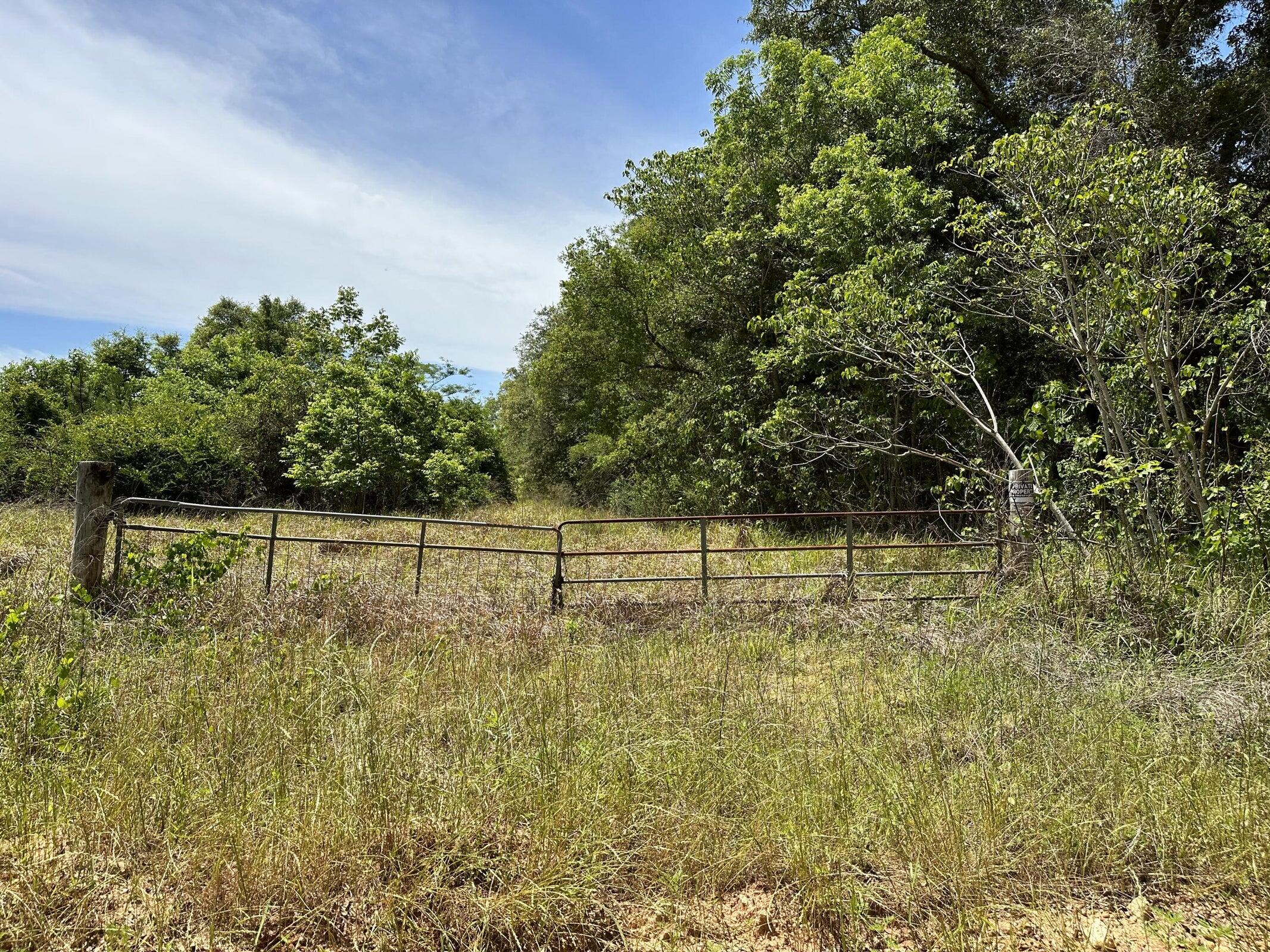 NO RECORDED SUBDIVISION - Land
