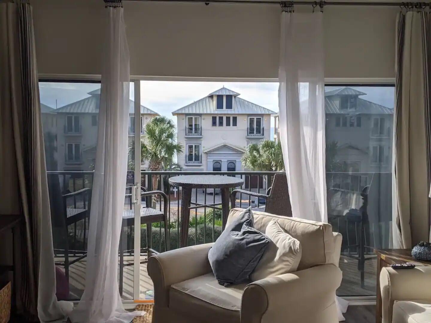 EMERALD WATERS - Residential