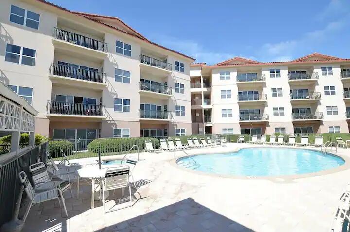 EMERALD WATERS - Residential
