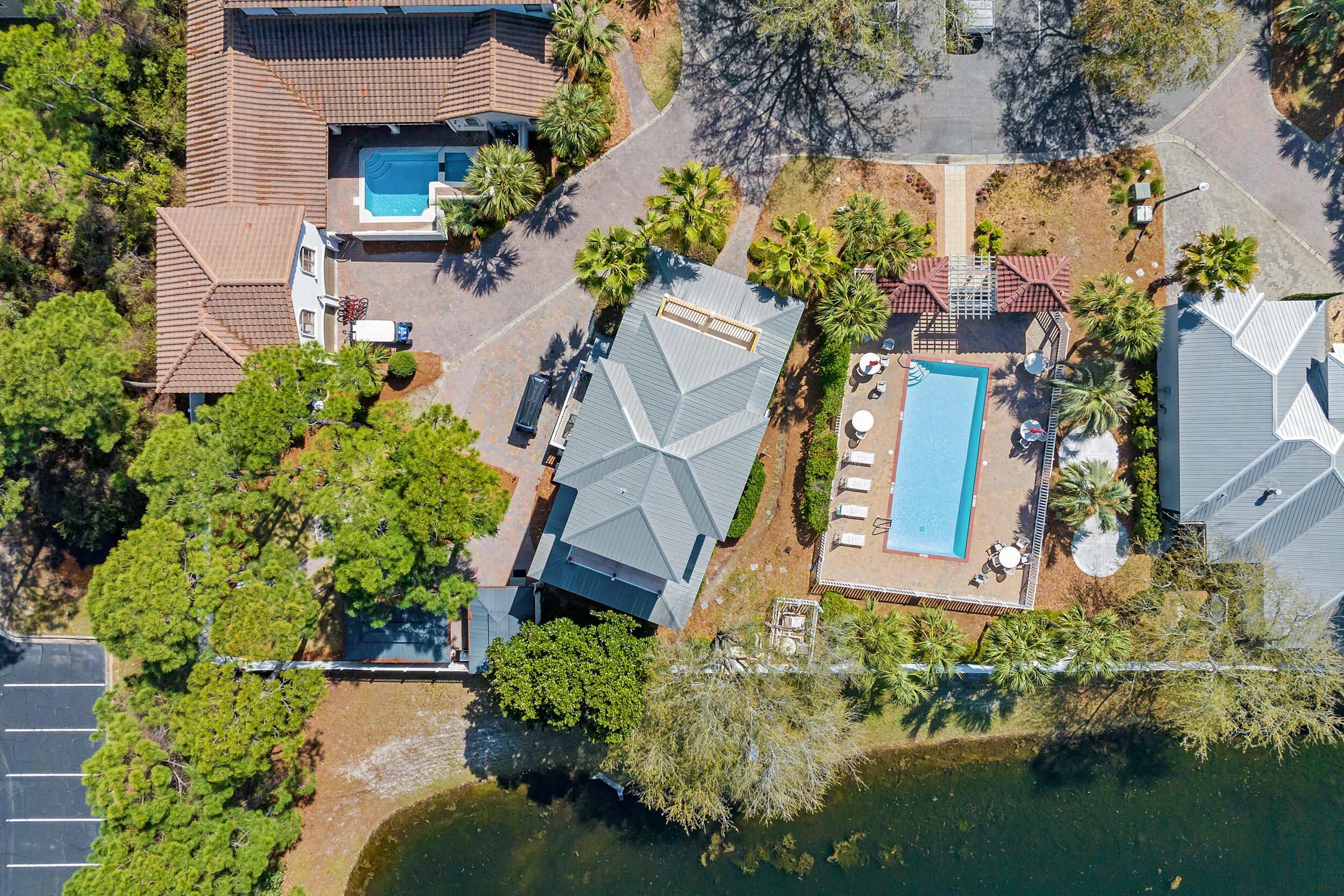 EMERALD WATERS - Residential