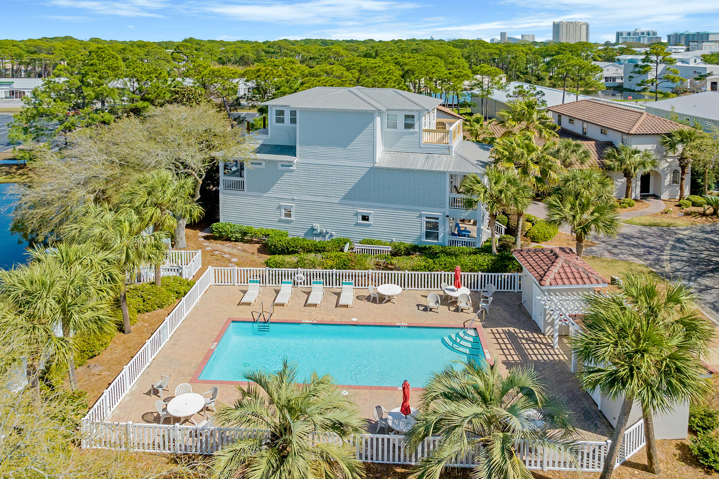 EMERALD WATERS - Residential