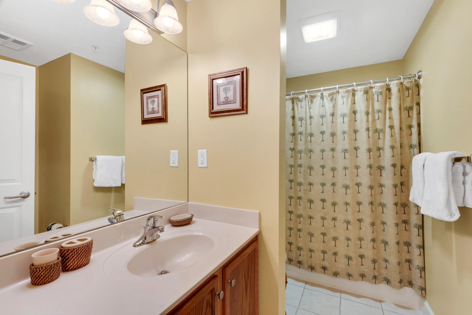 SOUTH BEACH CONDOMINIUM - Residential