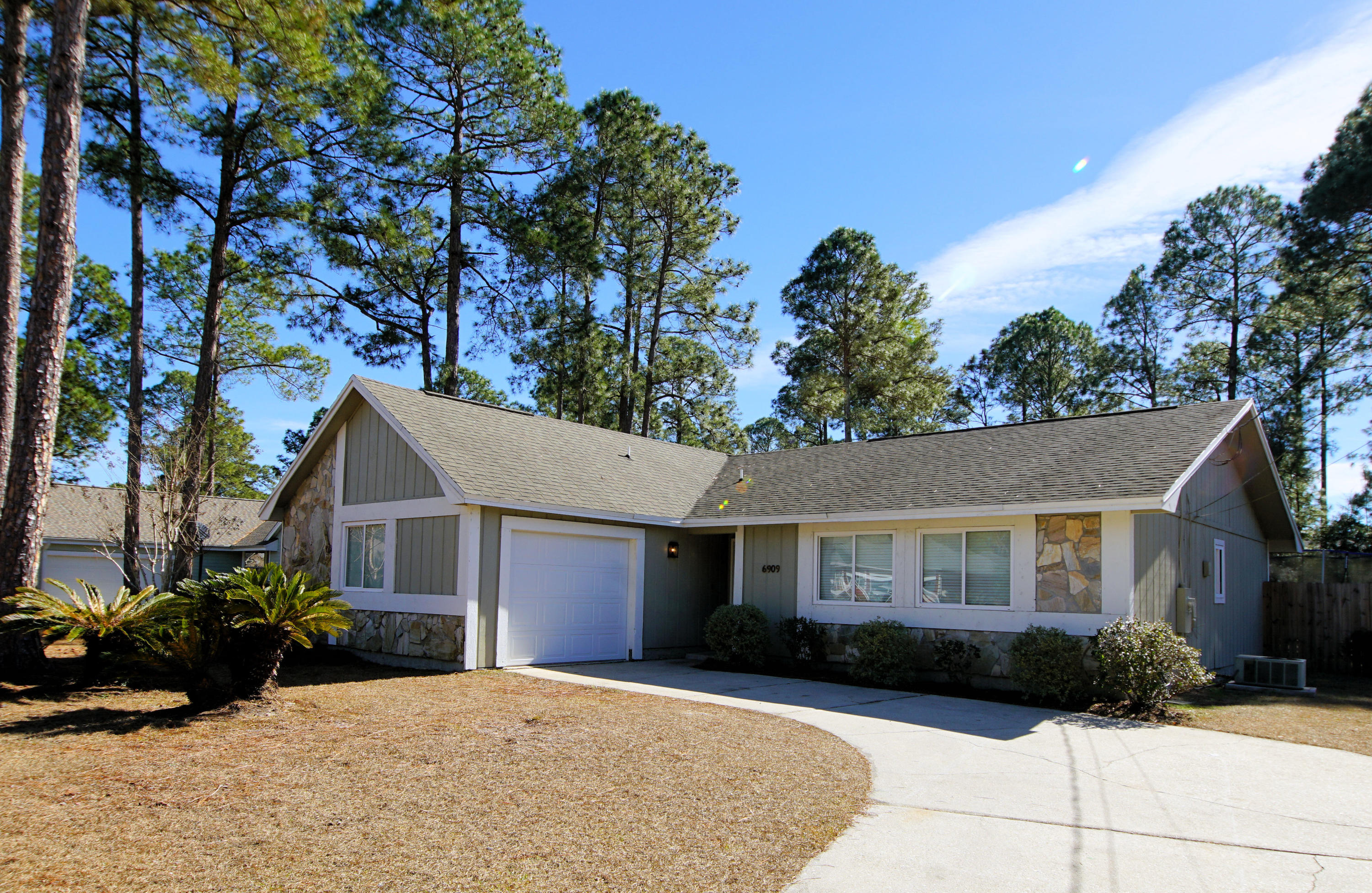 HOLLEY BY THE SEA - Residential