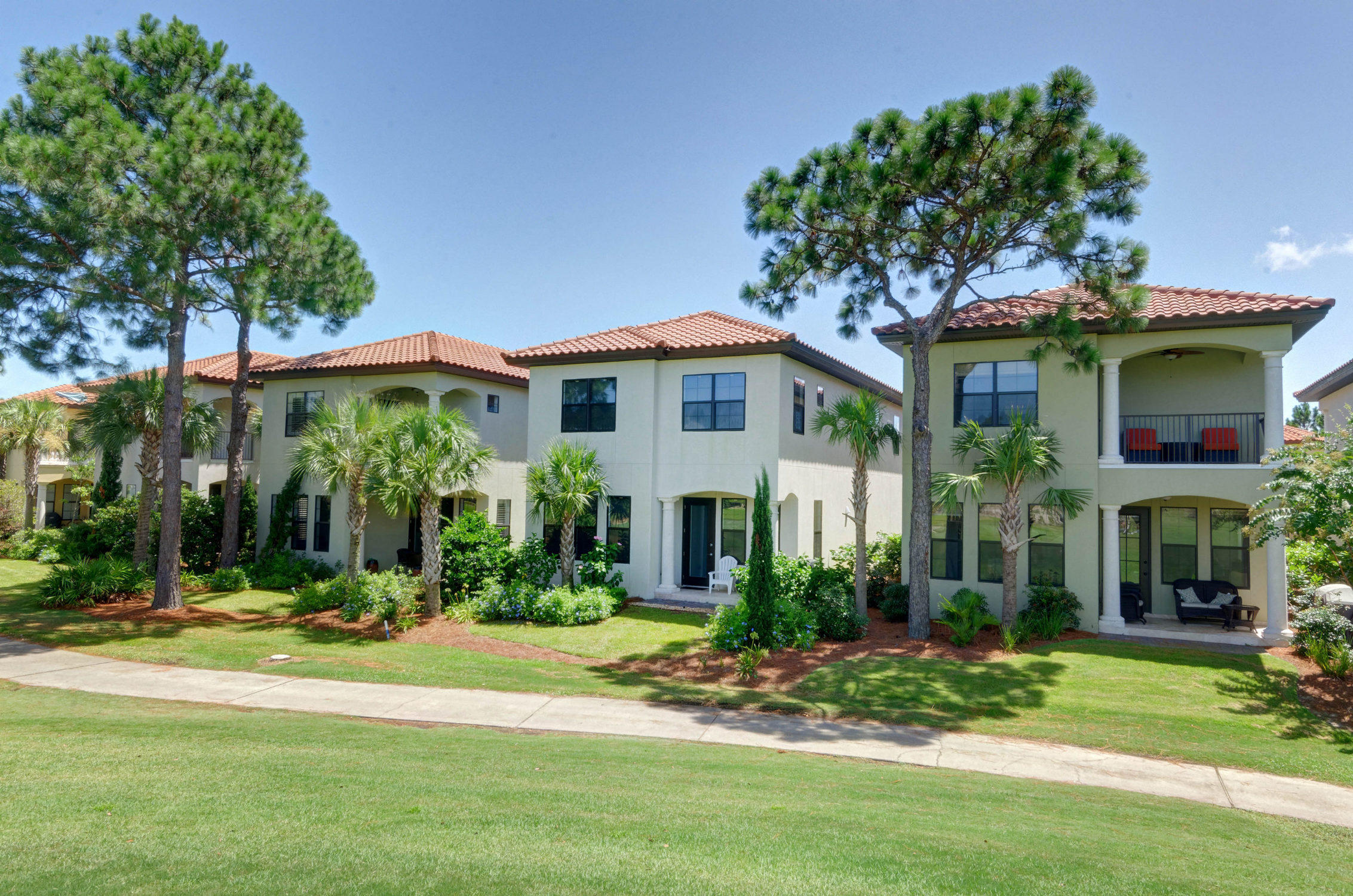 VILLA LAGO - Residential